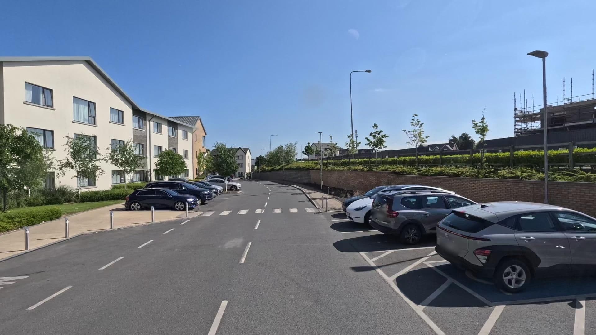 Street view near Fairways Hotel, Dundalk — © bct (CC BY-SA · Mapillary)