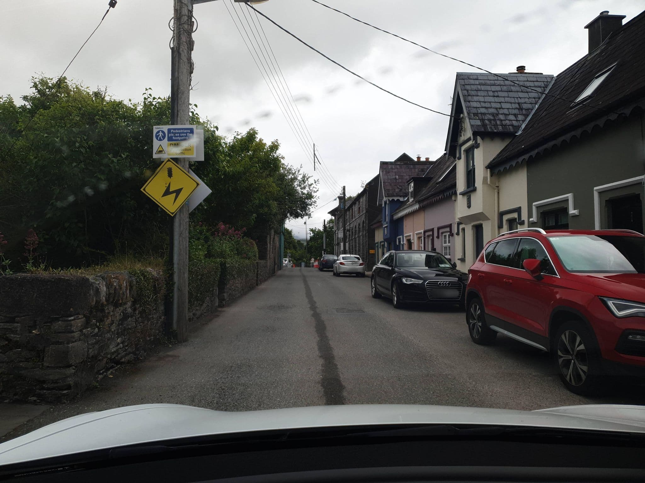 Street view near The Old Dressmaker's Cottage, Kenmare — © yannakis (CC BY-SA · Mapillary)