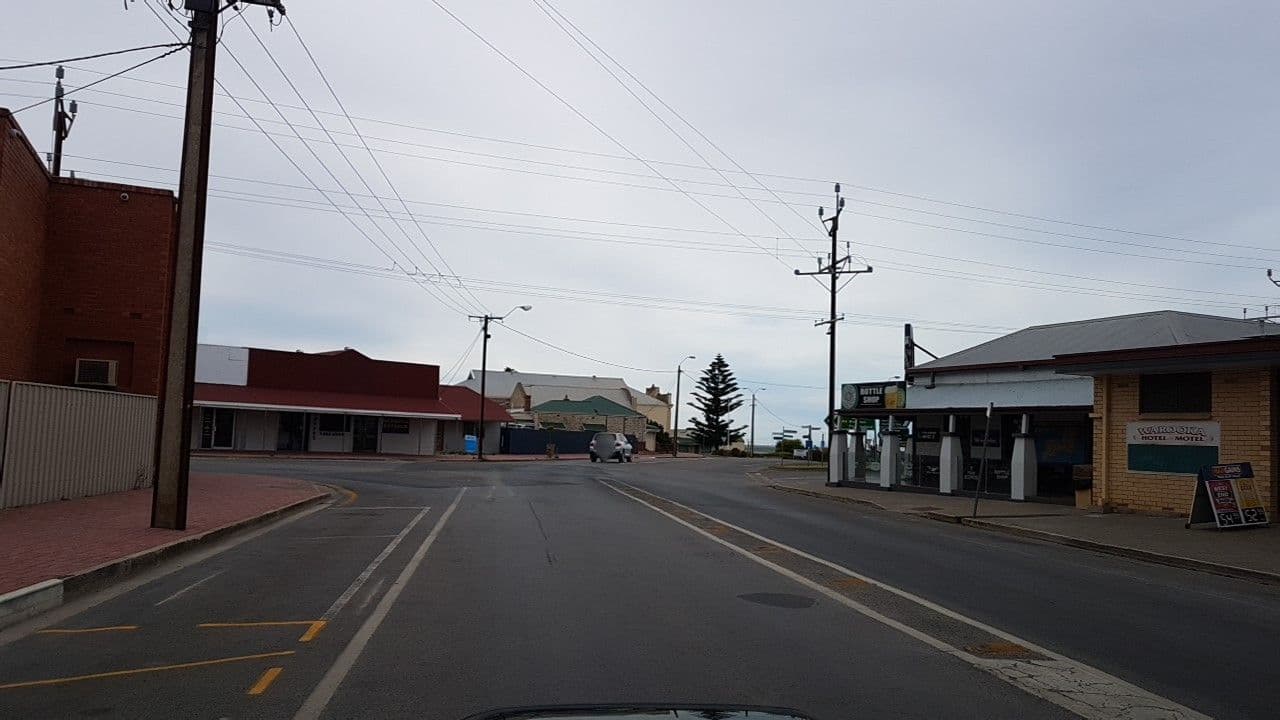 Street view near Warooka Hotel Motel, Minlaton — © didz (CC BY-SA · Mapillary)