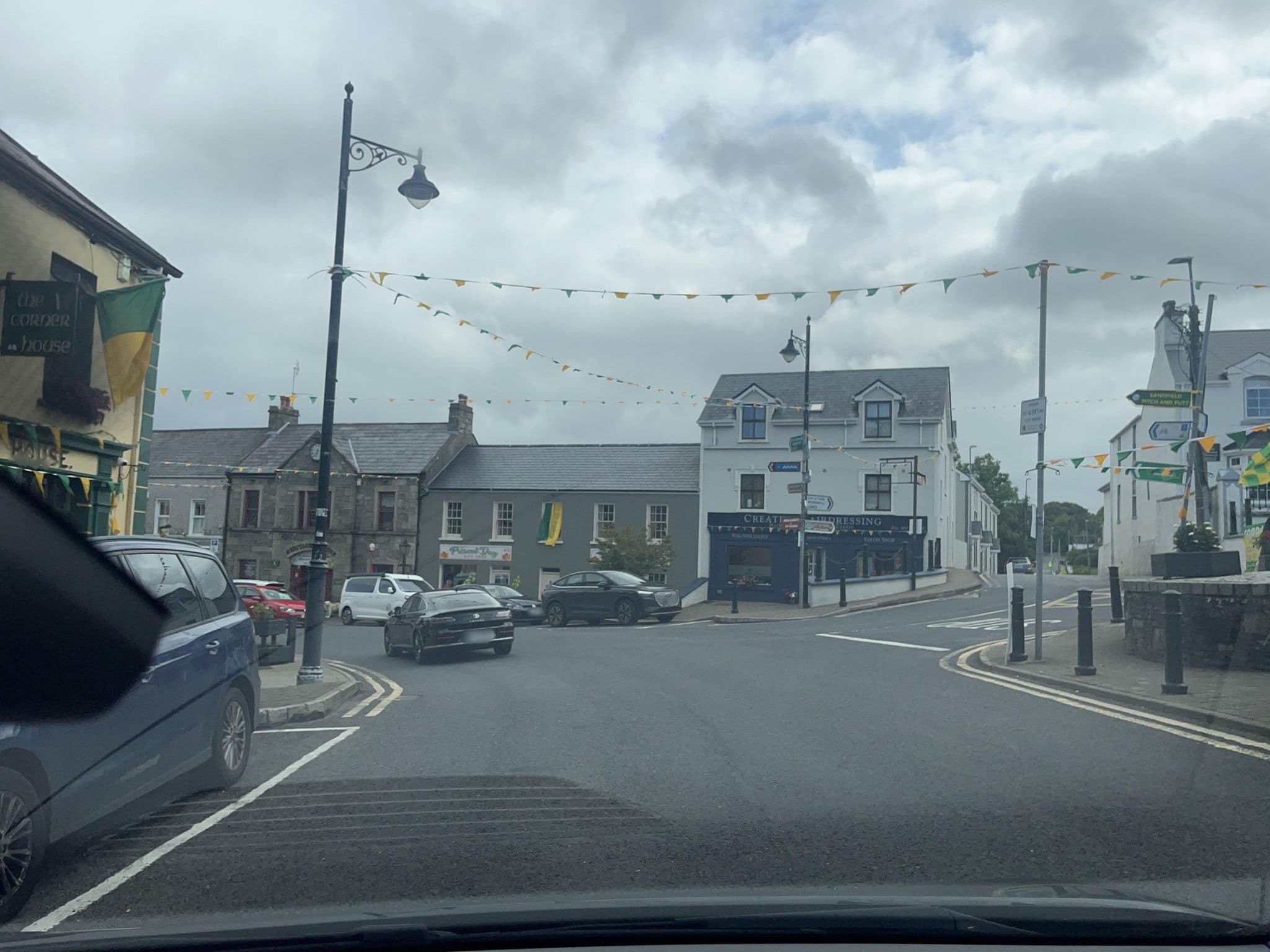 Street view near Nesbitt Arms, Killybegs — © noelb (CC BY-SA · Mapillary)
