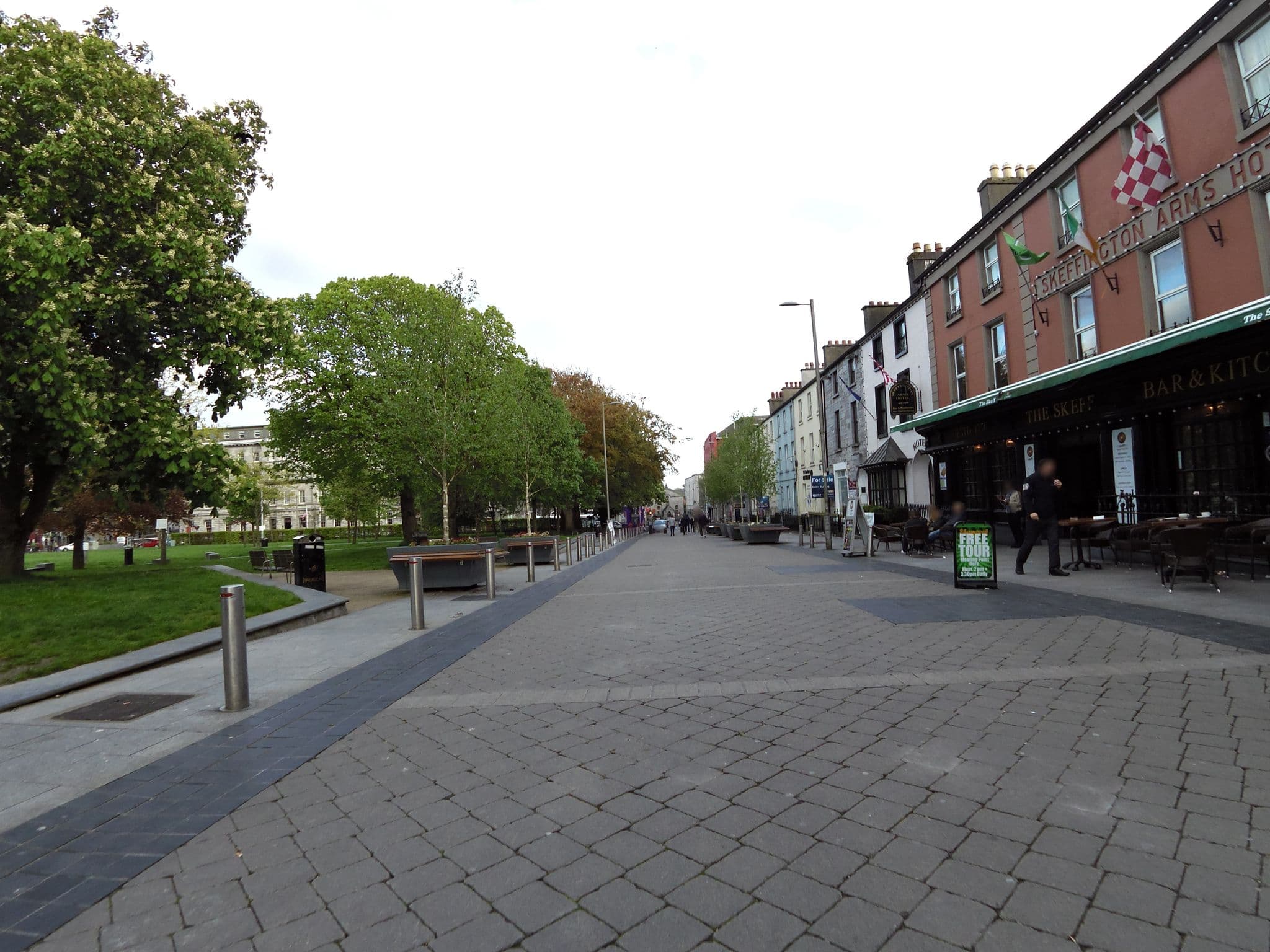 Street view near The Skeffington Arms Hotel, Galway — © bitnapper (CC BY-SA · Mapillary)