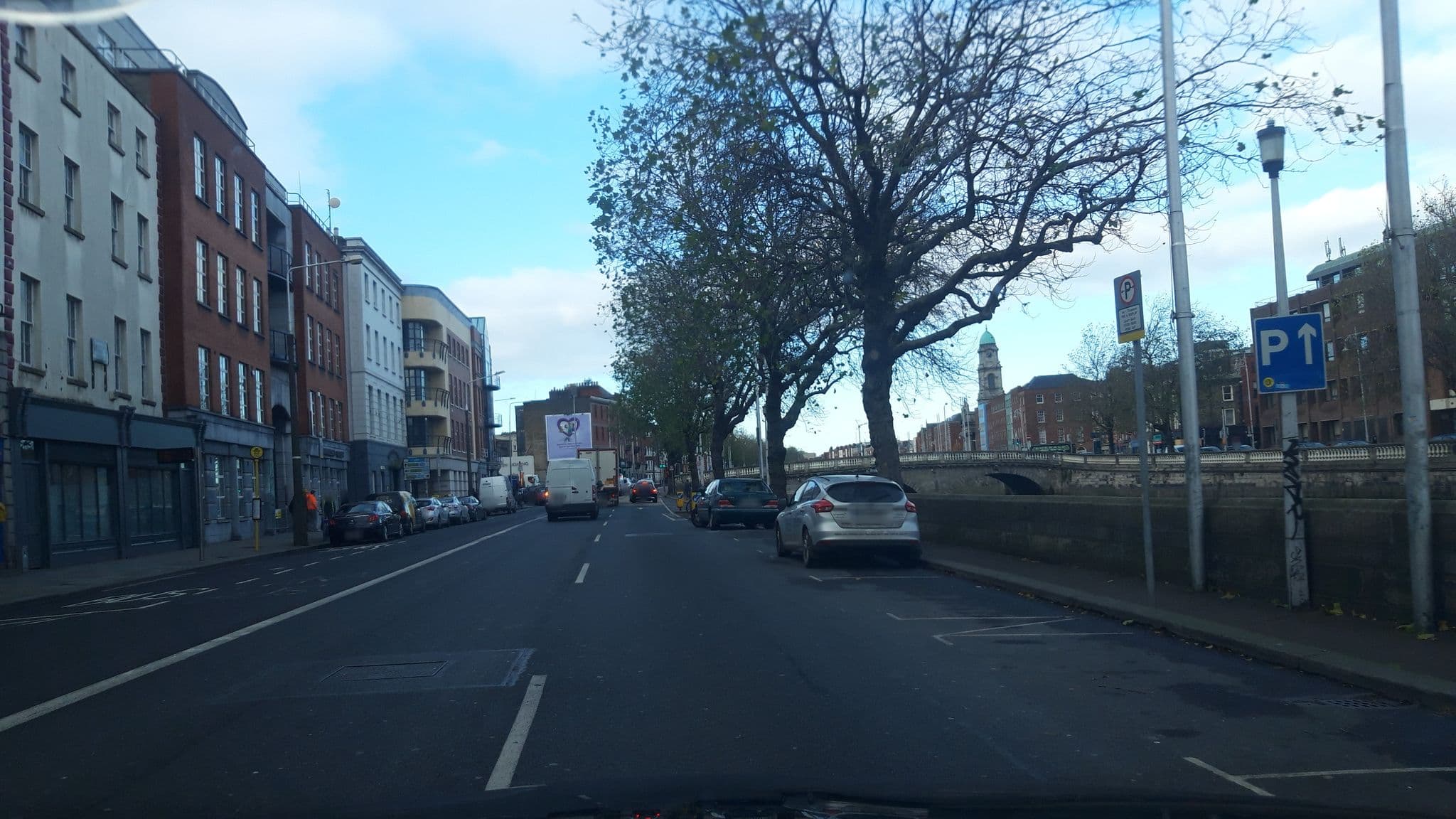 Street view near Four Courts Hostel, Rialto — © debigc (CC BY-SA · Mapillary)