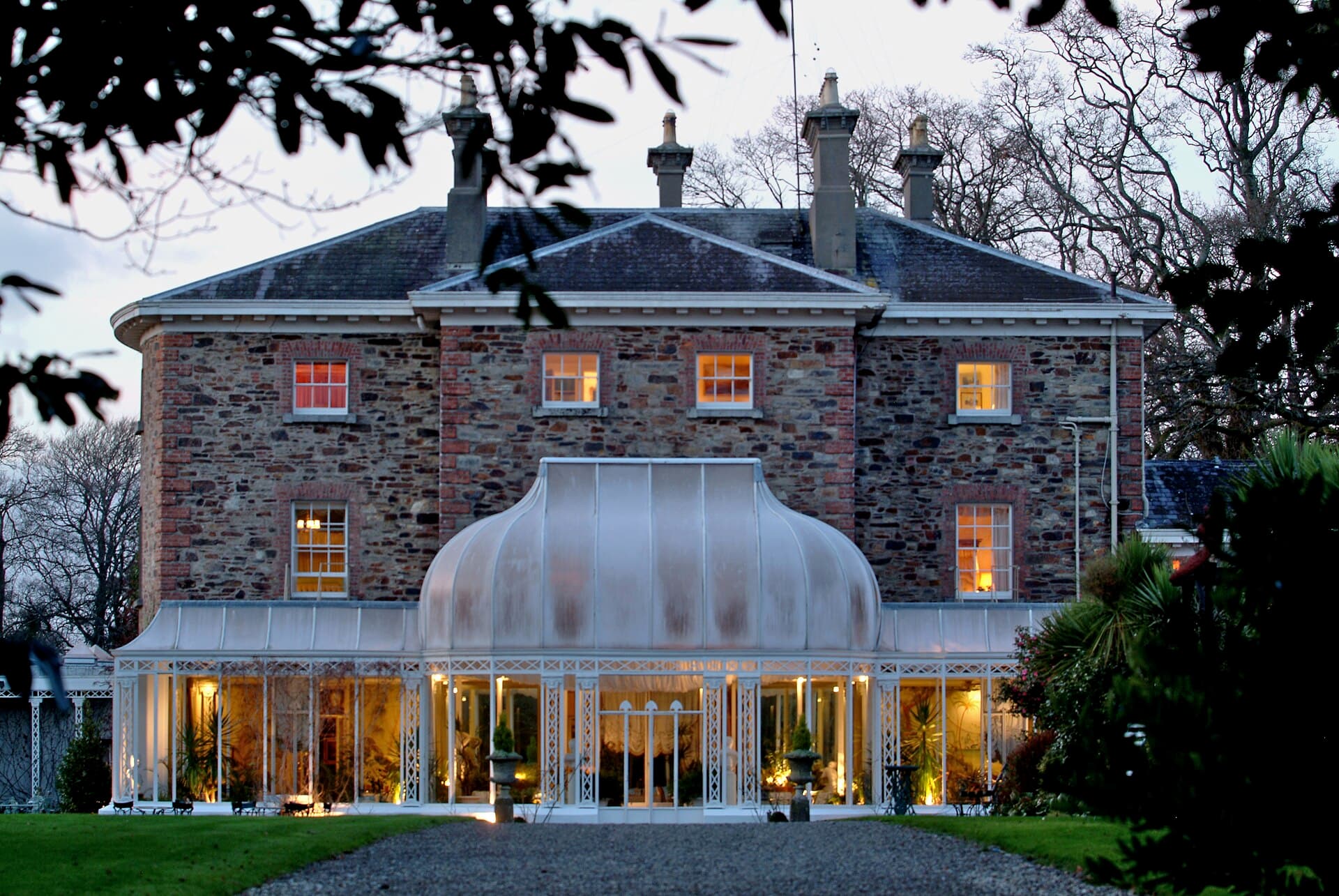 Marlfield House (via Wikimedia Commons, CC BY-SA 3.0)