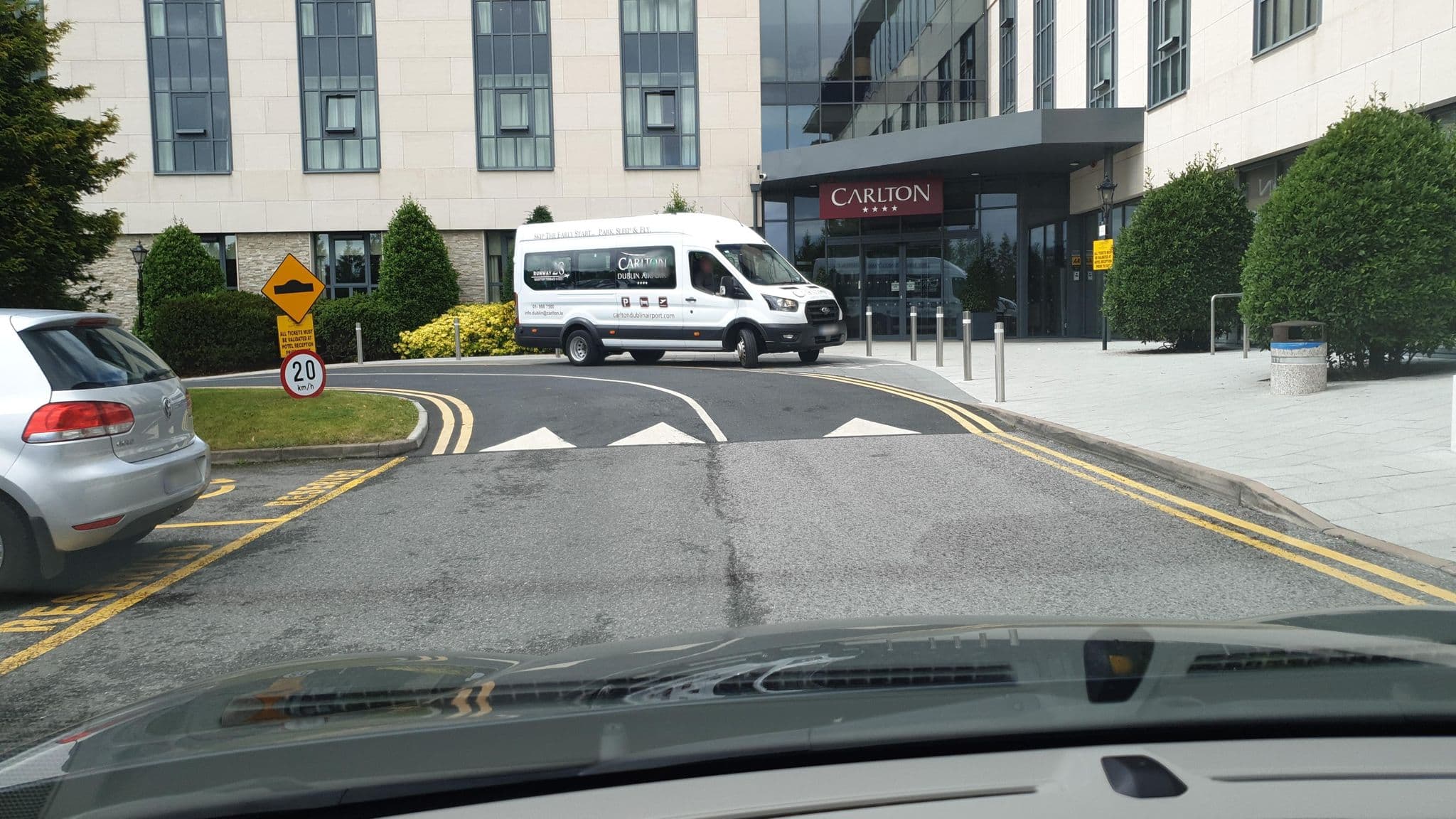 Street view near Carlton Hotel, Ballymun — © yannakis (CC BY-SA · Mapillary)