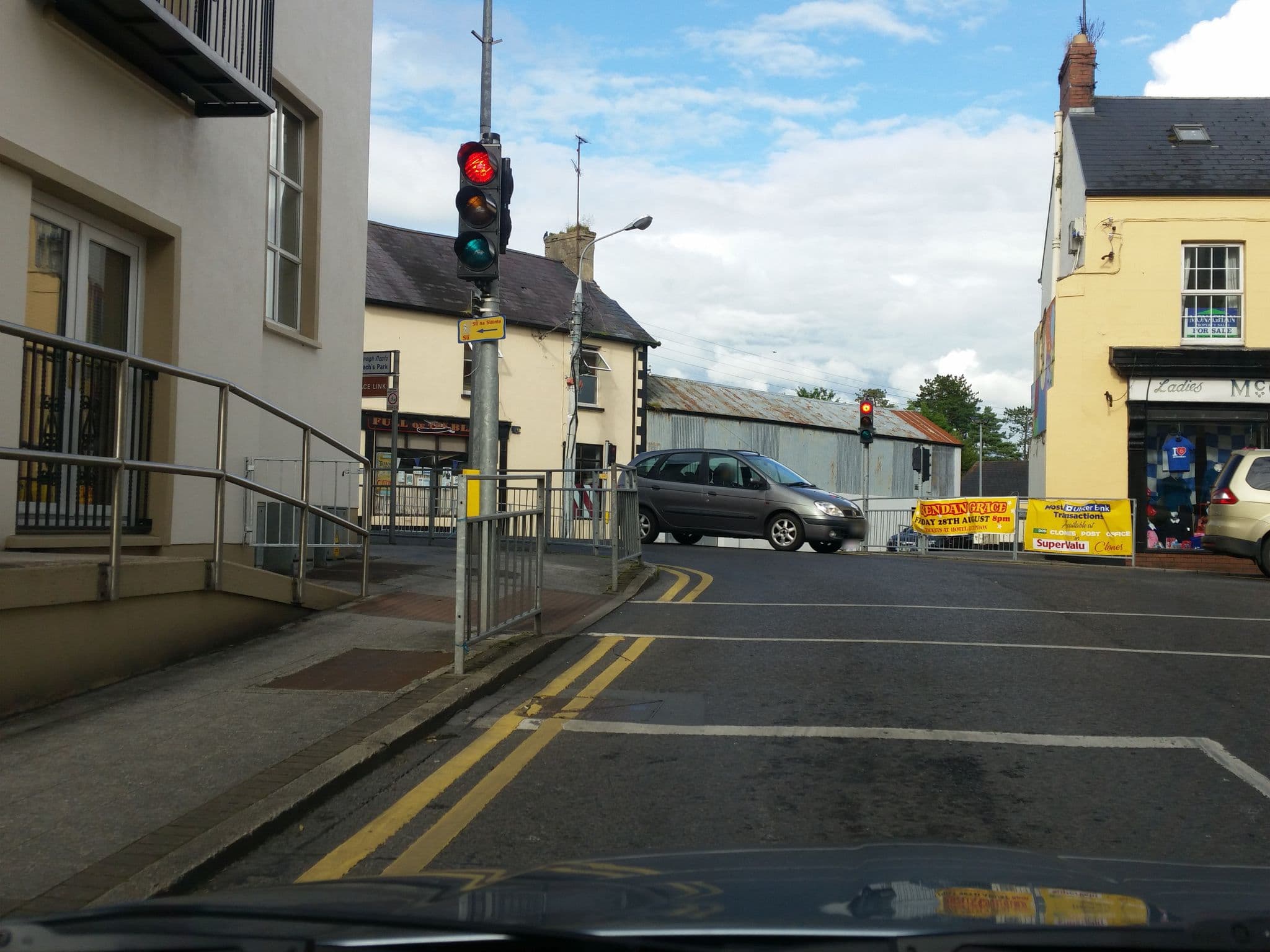 Street view near Creighton Hotel, Clones — © mcda (CC BY-SA · Mapillary)