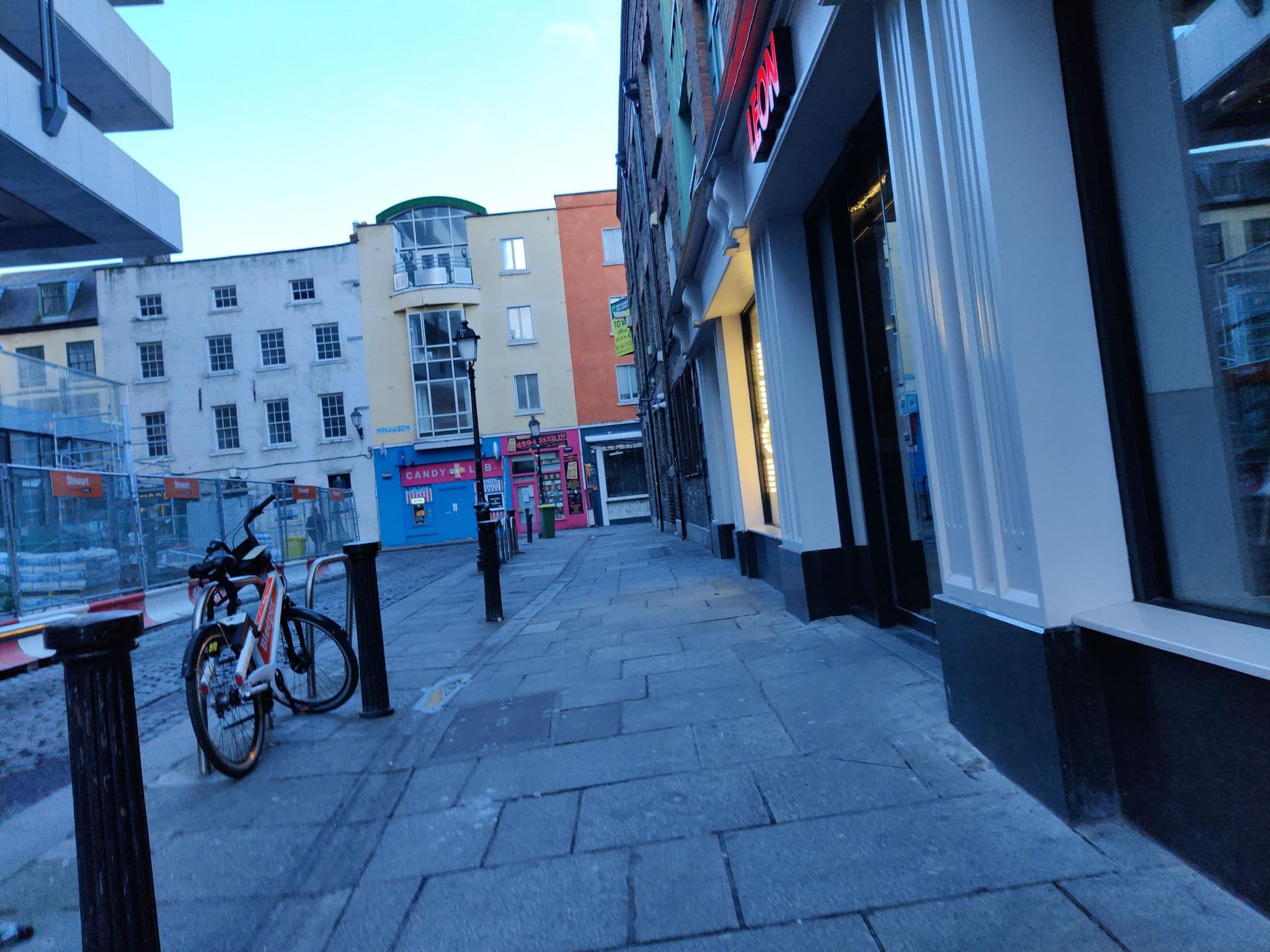 Street view near Blooms Hotel, Dublin — © tumblecow (CC BY-SA · Mapillary)