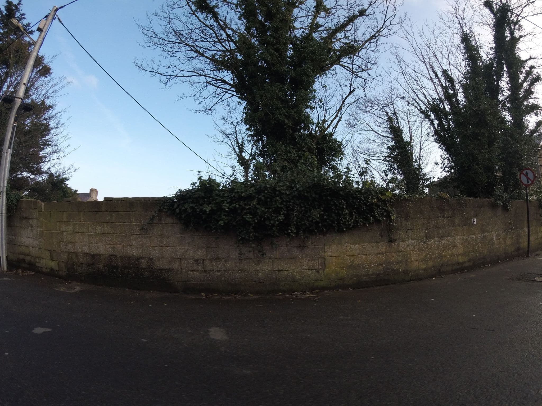 Street view near Majestic Hotel, Trá Mhór — © dave683 (CC BY-SA · Mapillary)