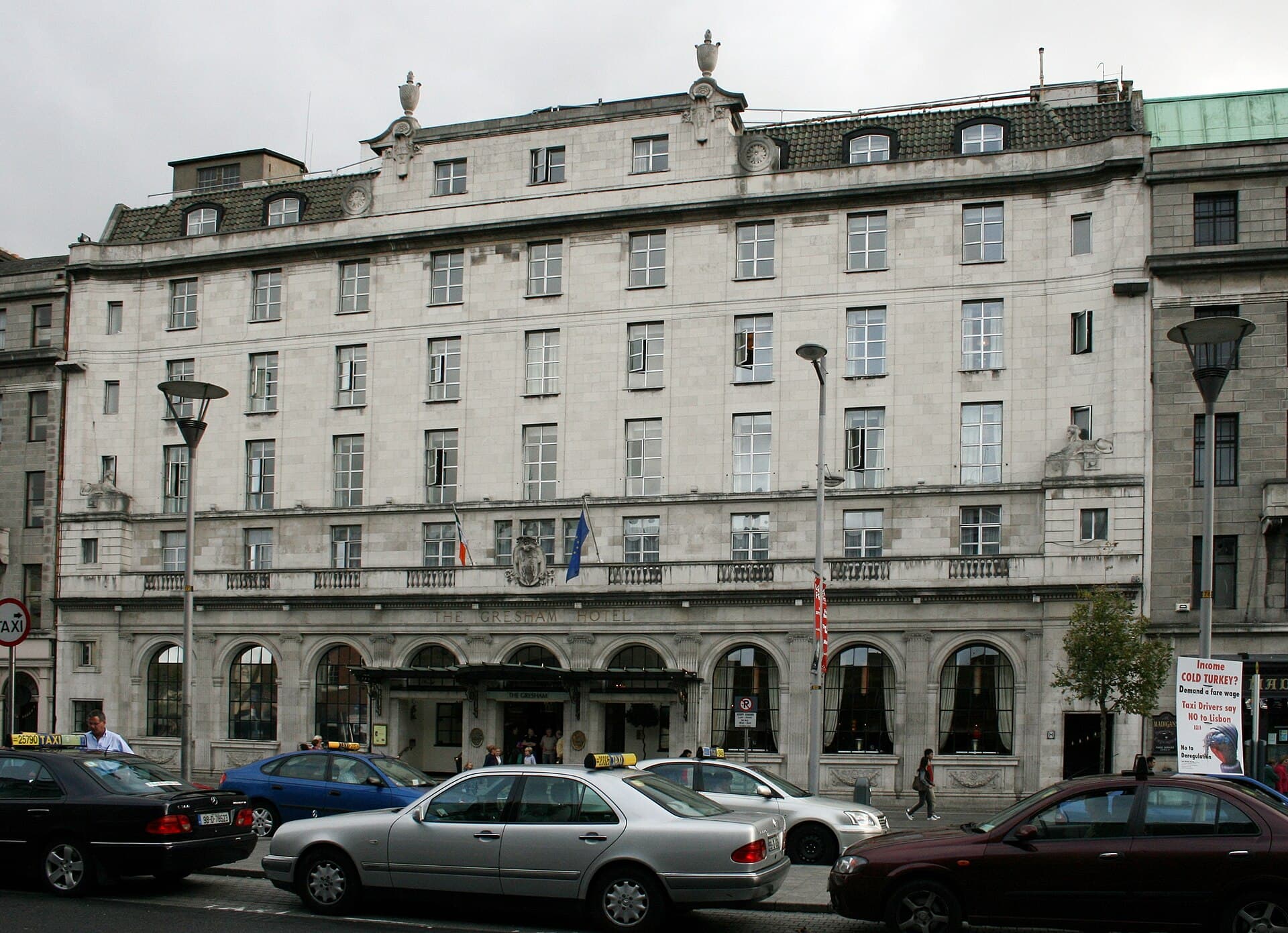 Hotel RIU Plaza The Gresham Dublin (via Wikimedia Commons, CC BY-SA 3.0)