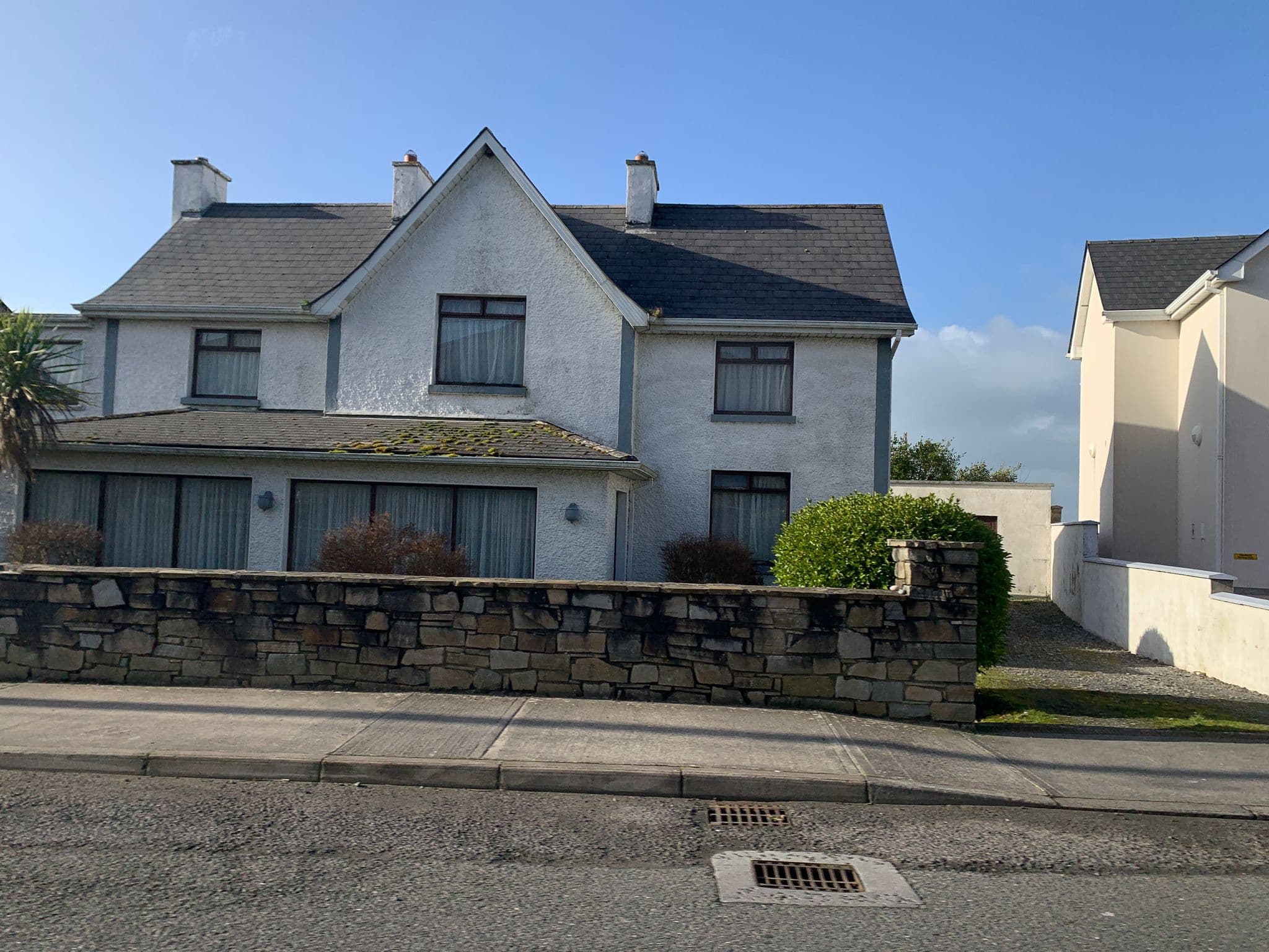 Street view near Ocean Wave Lodge, Strandhill — © noelb (CC BY-SA · Mapillary)