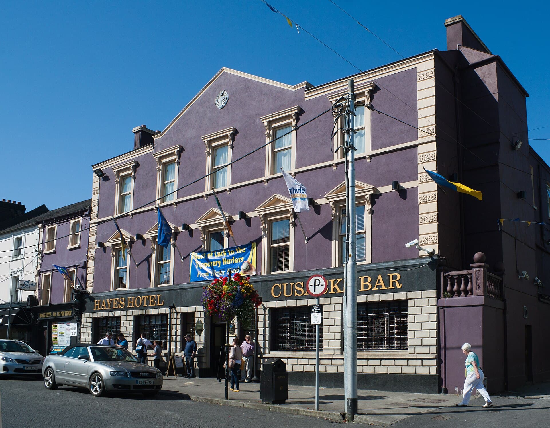 Hayes Hotel (via Wikimedia Commons, CC BY-SA 4.0)