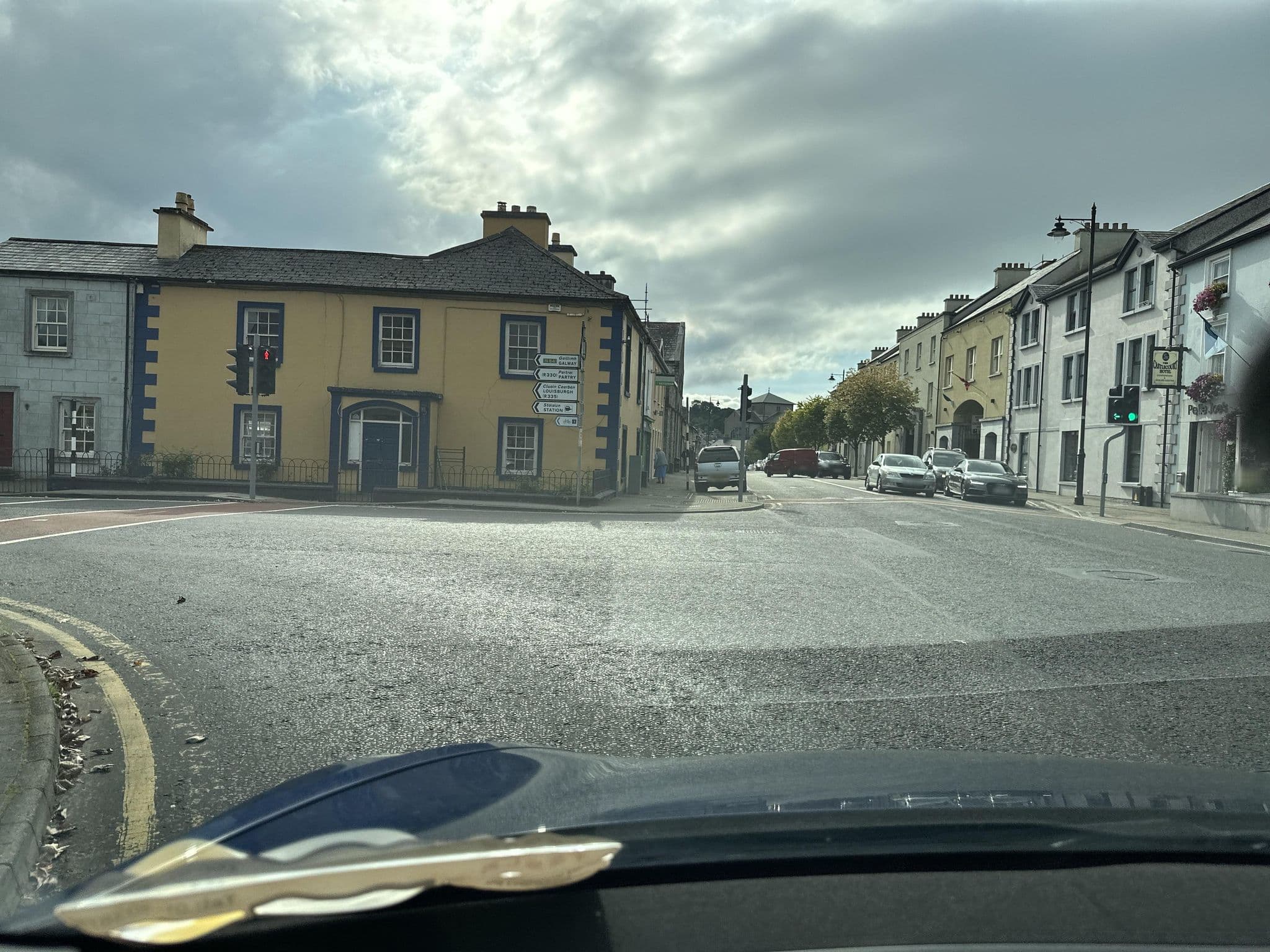Street view near Castlecourt Hotel, Westport — © mackerski (CC BY-SA · Mapillary)