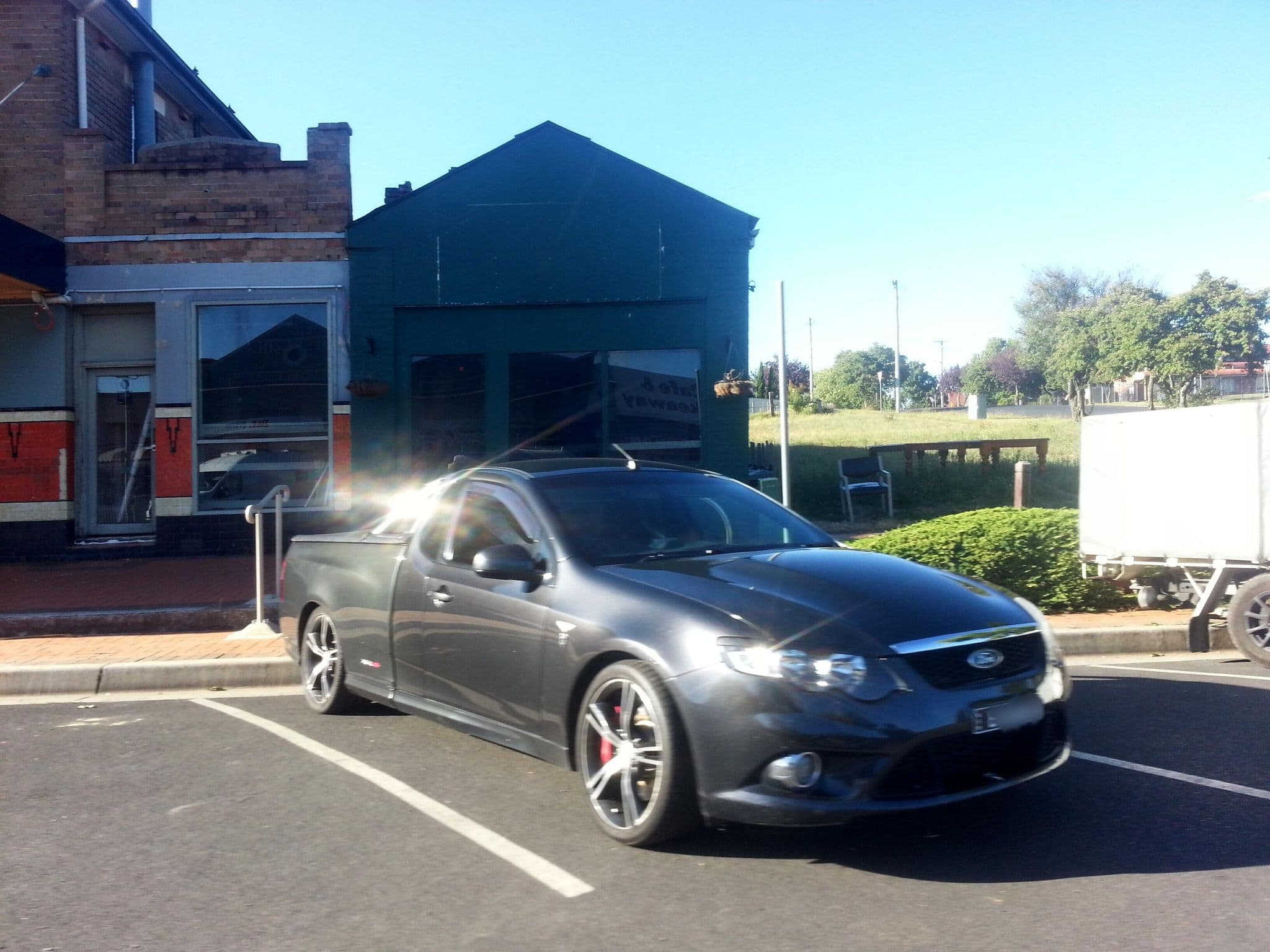 Street view near The Tourist Hotel, Oberon — © bob3bob3 (CC BY-SA · Mapillary)