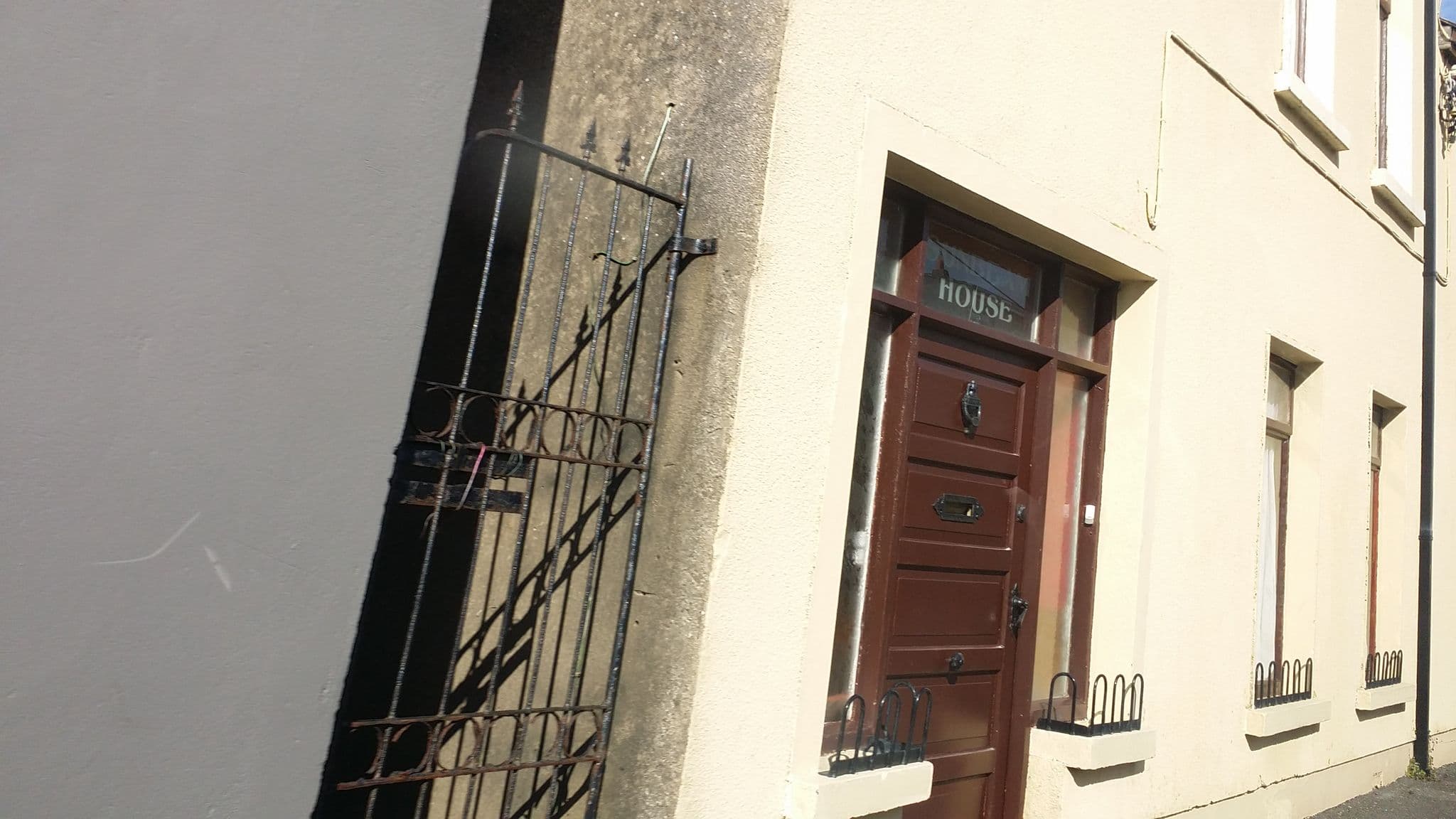 Street view near No. 1, Bundoran — © fifi1984mkg (CC BY-SA · Mapillary)
