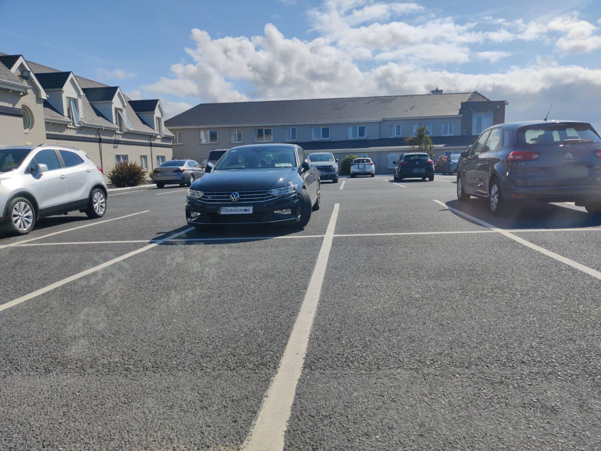 Street view near Bellbridge House Hotel, Ennistimon — © amapanda (CC BY-SA · Mapillary)