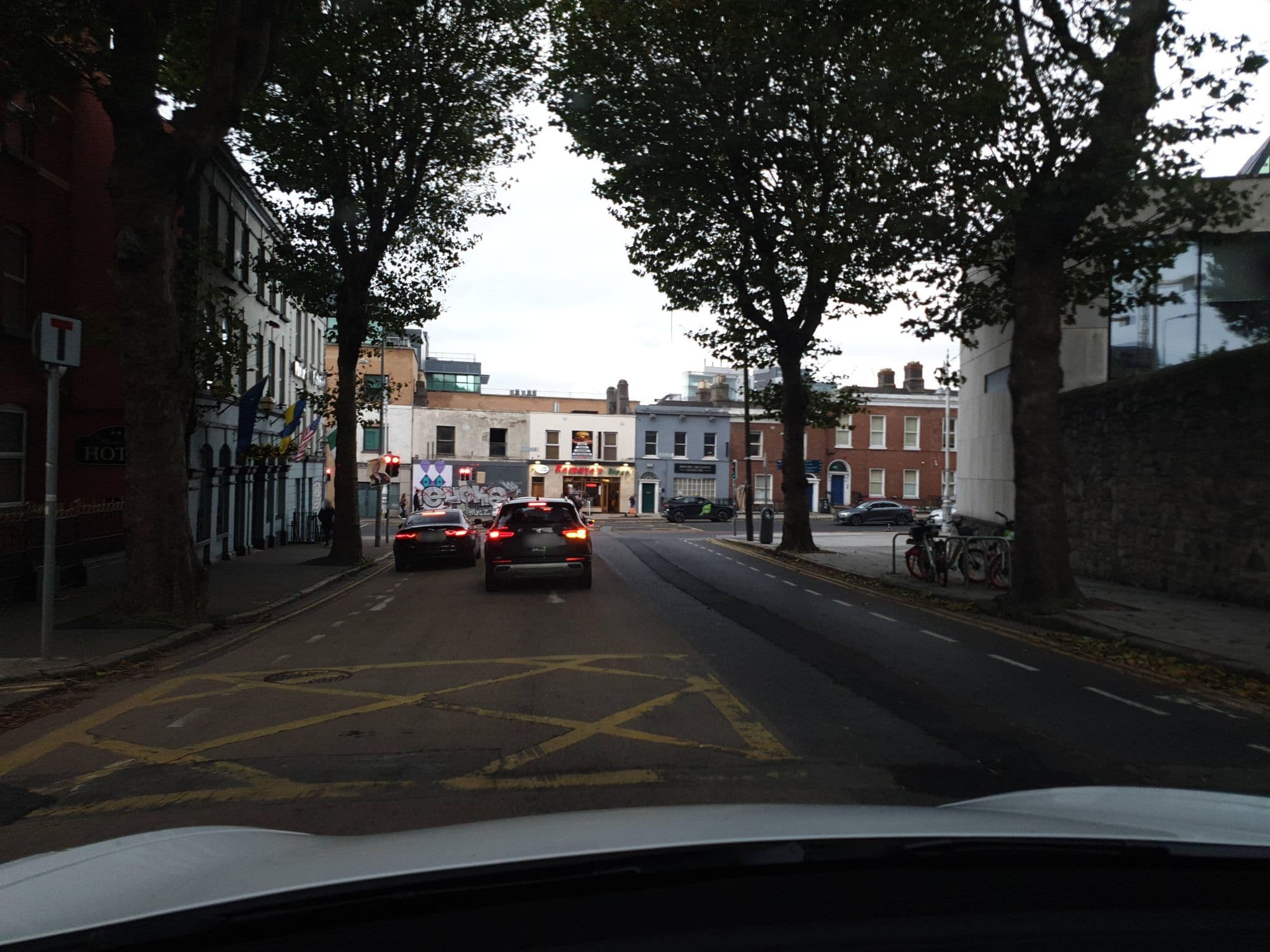 Street view near Phoenix Park Hotel, Rialto — © yannakis (CC BY-SA · Mapillary)