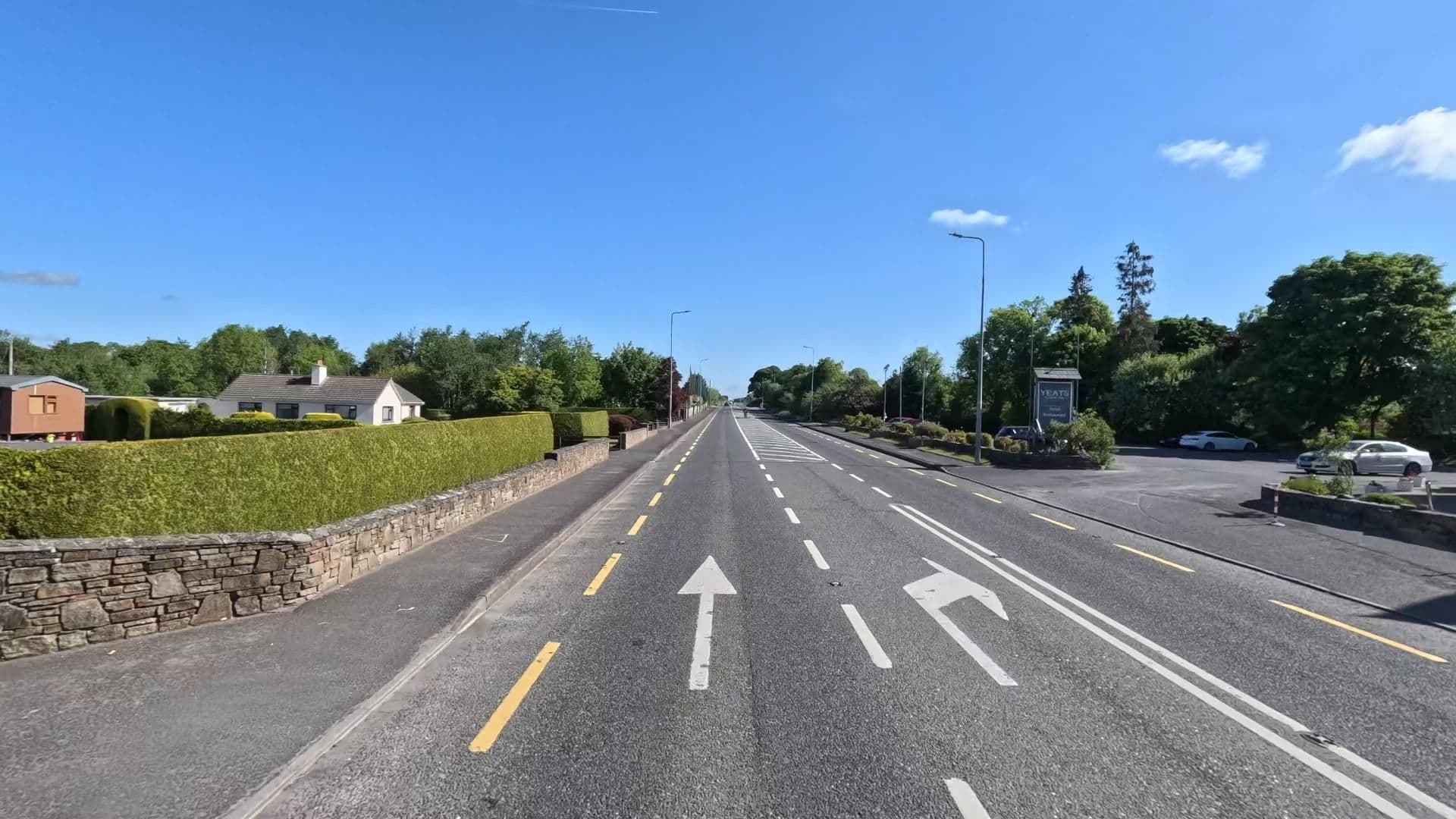 Street view near Yeats County Inn, Charlestown — © bct (CC BY-SA · Mapillary)