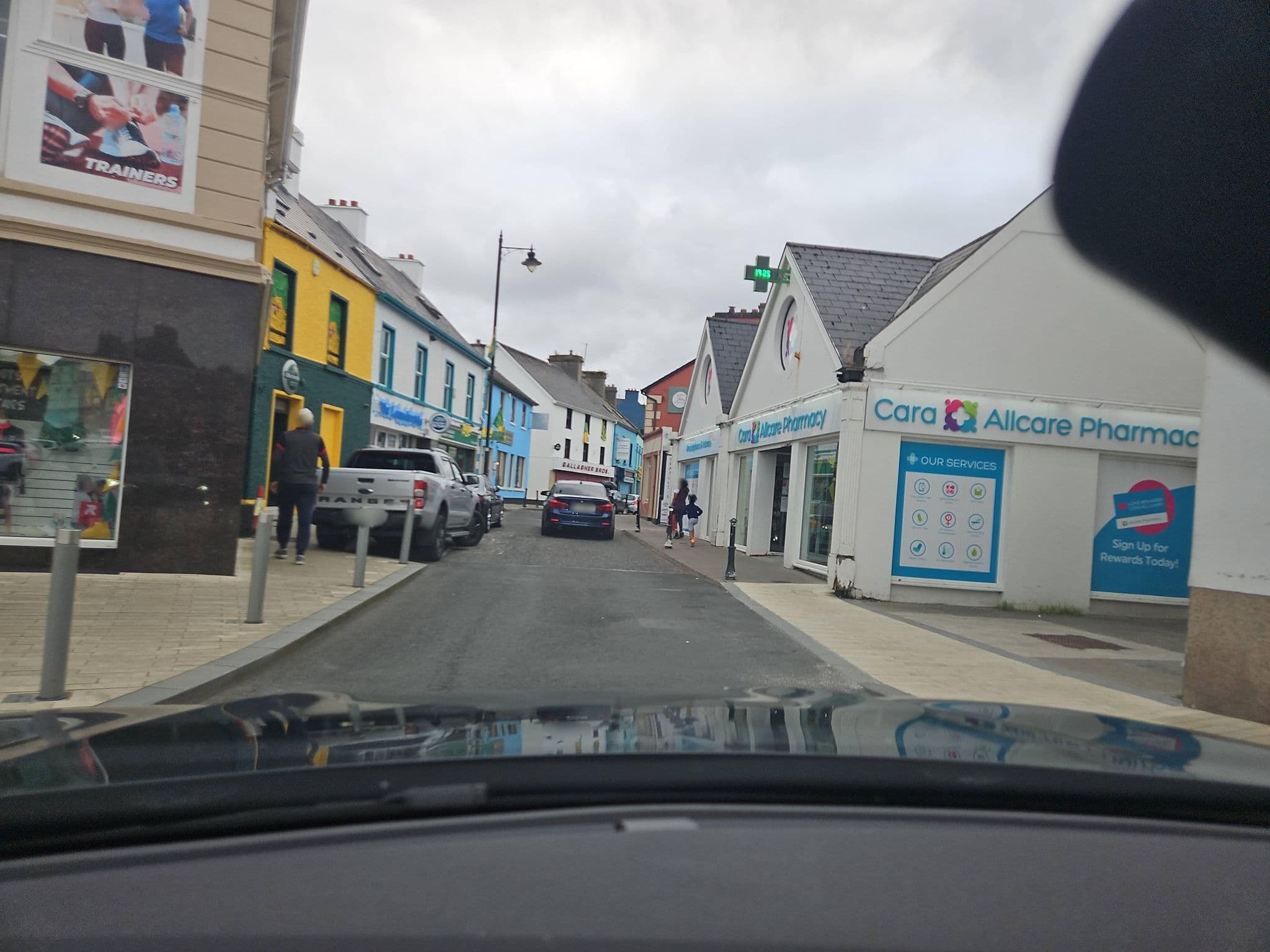 Street view near Bay View Hotel, Killybegs — © toho (CC BY-SA · Mapillary)