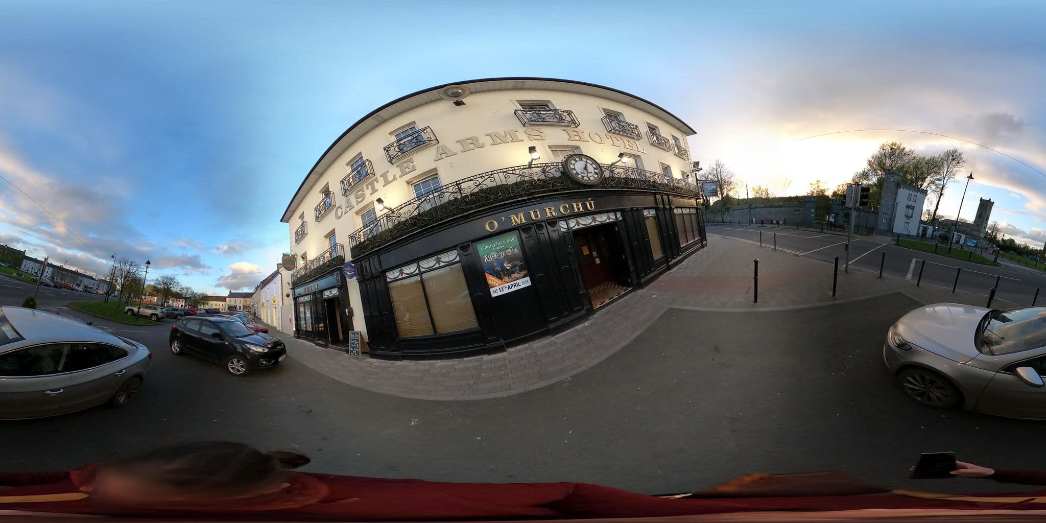 Street view near Castle Arms Hotel, Ballyragget — © annekaro (CC BY-SA · Mapillary)