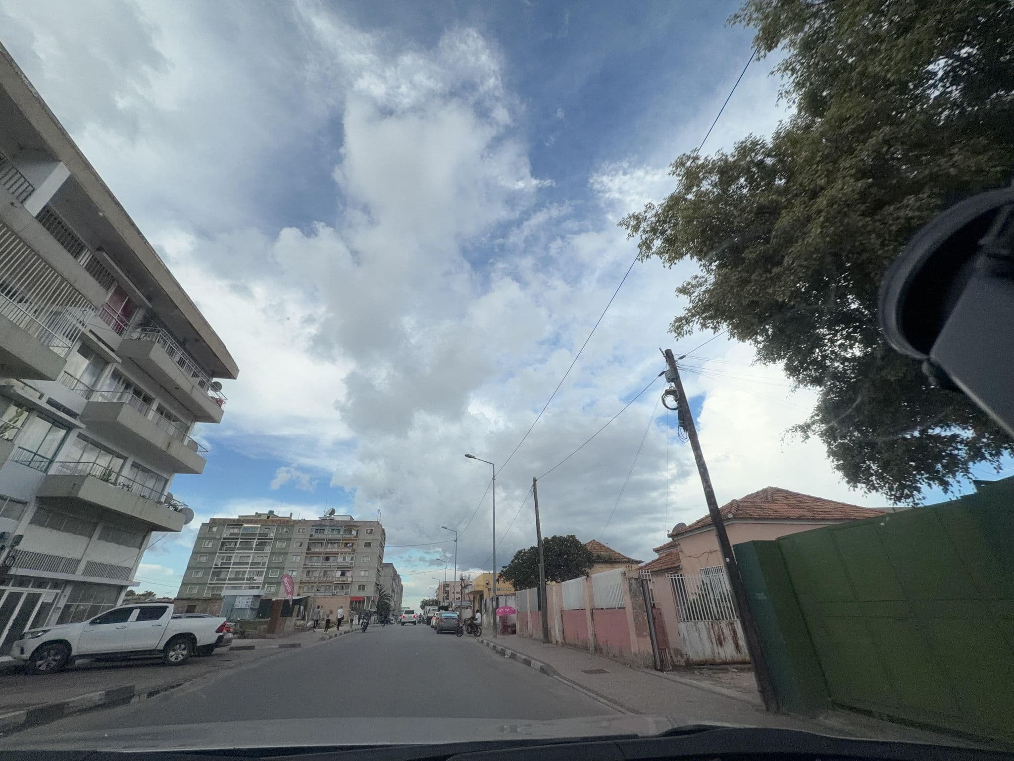 Street view near Residência dos Médicos, Lubango — © viag8 (CC BY-SA · Mapillary)