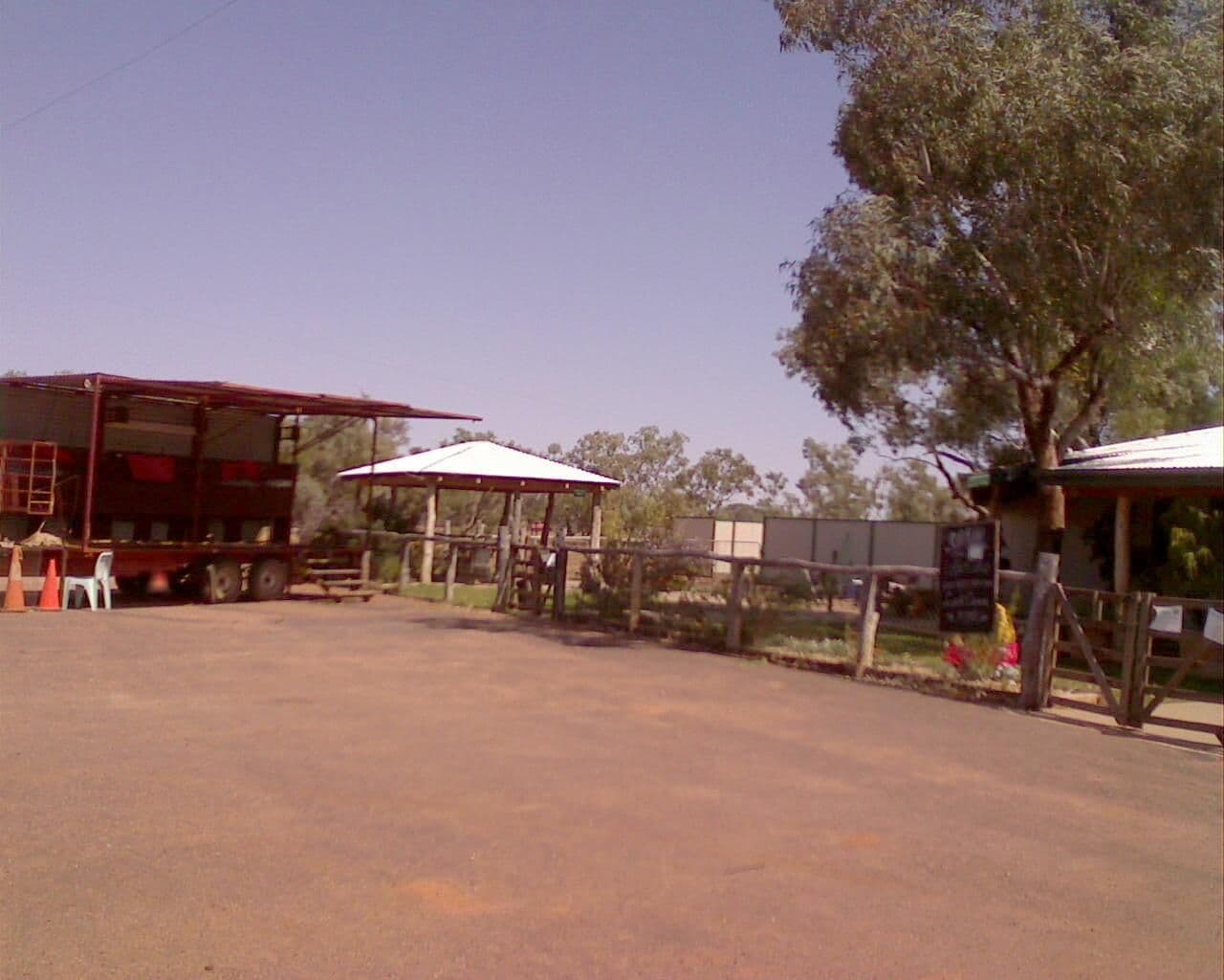 Street view near Toompine Hotel - South Western Hotel, Cunnamulla — © bob3bob3 (CC BY-SA · Mapillary)