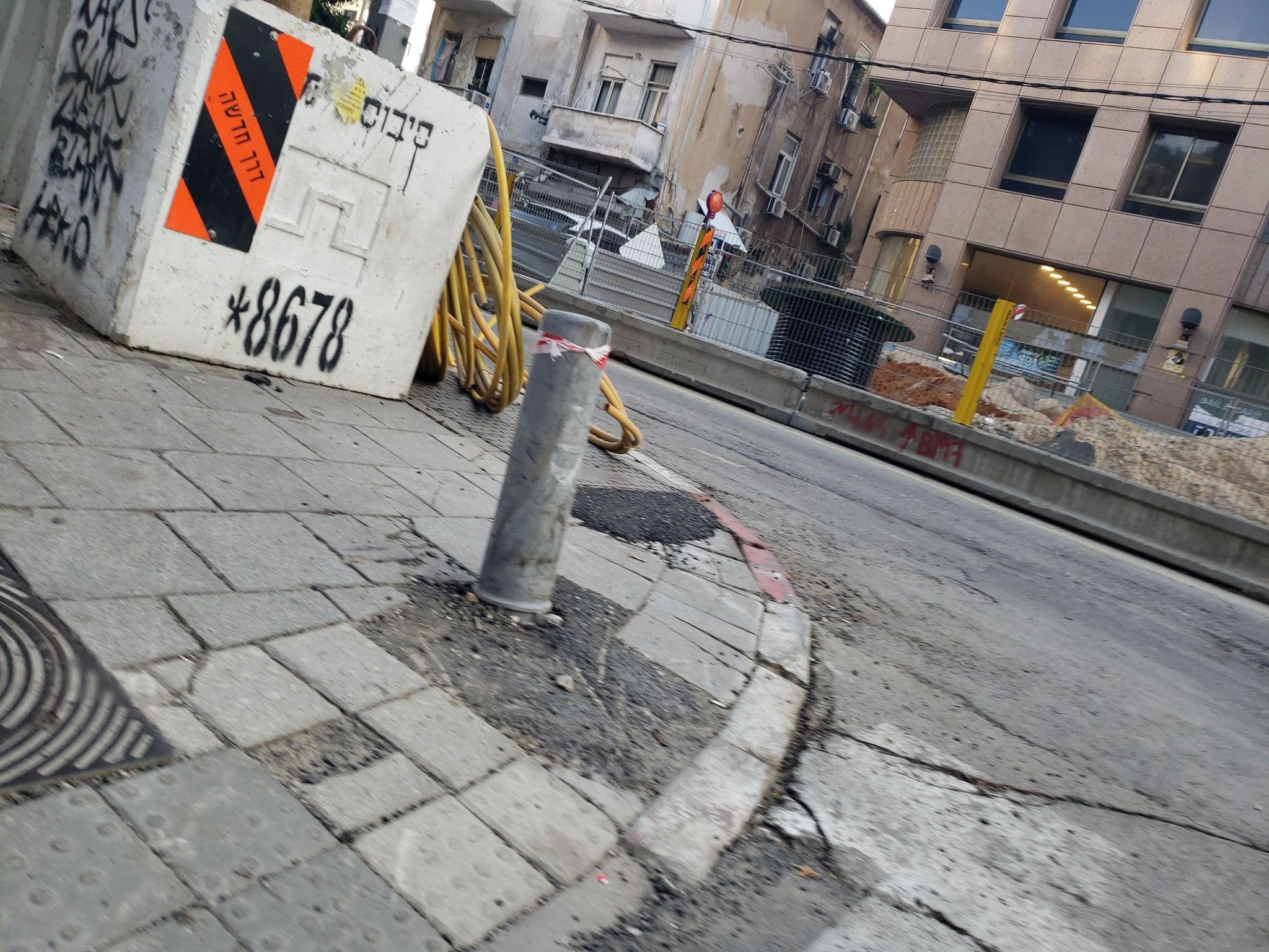 Street view near Mugraby Hostel, Tel Aviv — © mapfool (CC BY-SA · Mapillary)