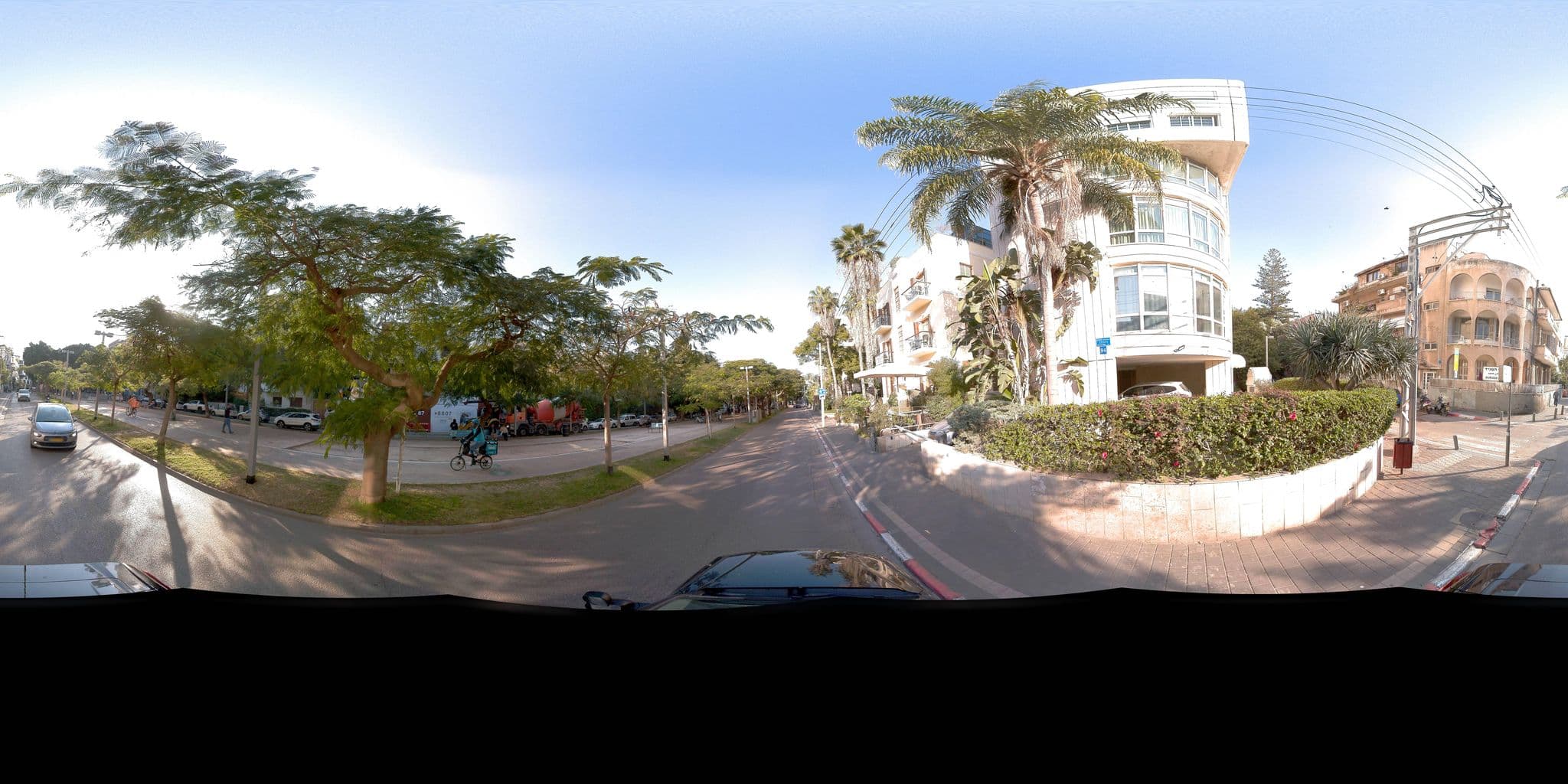 Street view near The Rothschild Hotel, Tel Aviv — © jeffreymartin (CC BY-SA · Mapillary)