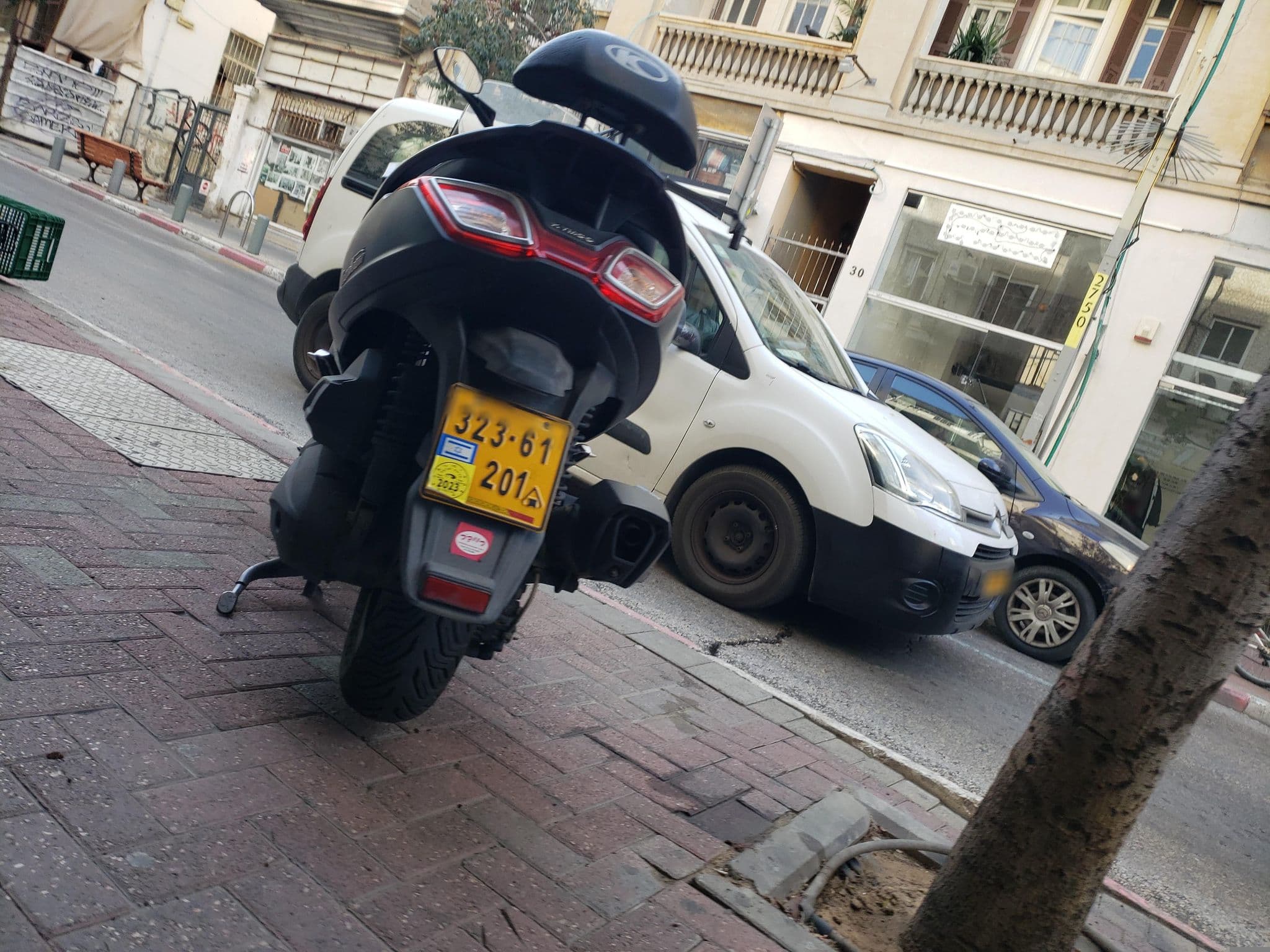 Street view near Isla, Tel Aviv — © mapfool (CC BY-SA · Mapillary)