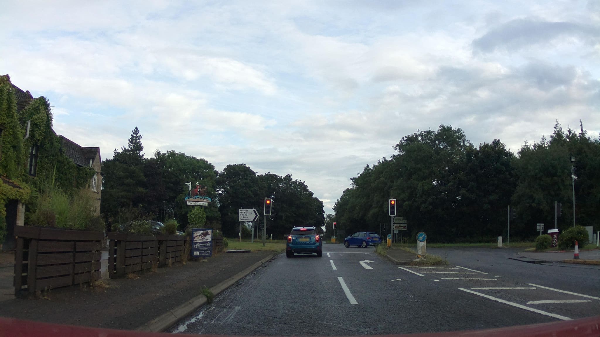 Street view near Hopcrofts Holt, Somerton — © southglos (CC BY-SA · Mapillary)