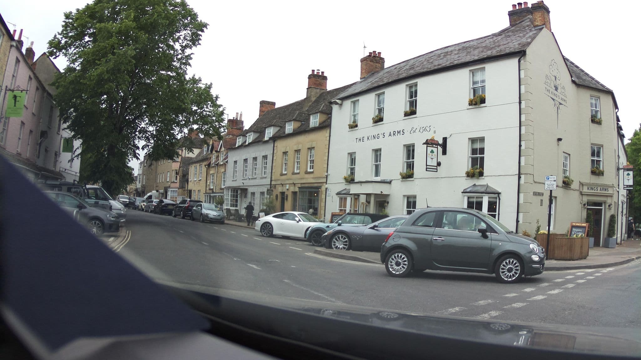 Street view near The Kings Arms Hotel, Woodstock — © southglos (CC BY-SA · Mapillary)