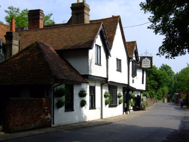 The Olde Bell (via Wikimedia Commons, CC BY-SA 2.0)