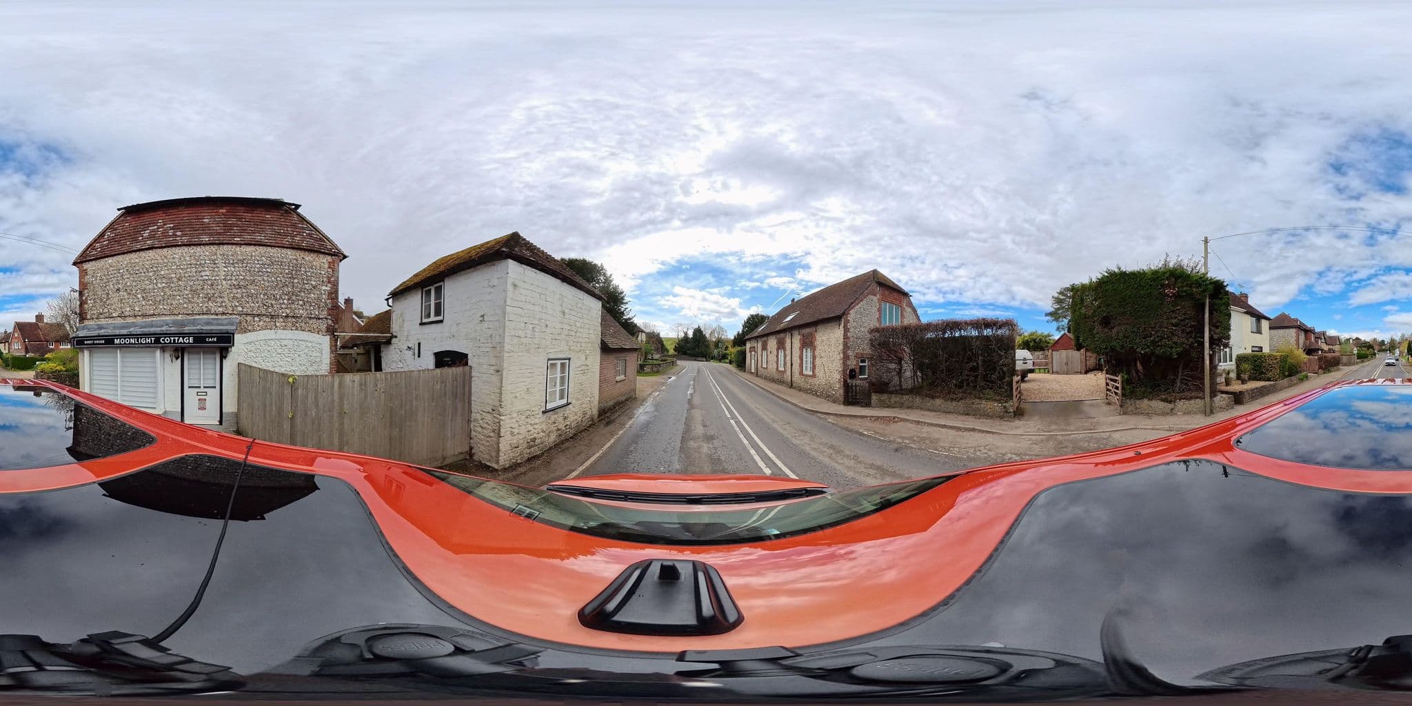 Street view near Moonlight Cottage, Midhurst — © BlizzardBorn42Car (CC BY-SA · Mapillary)