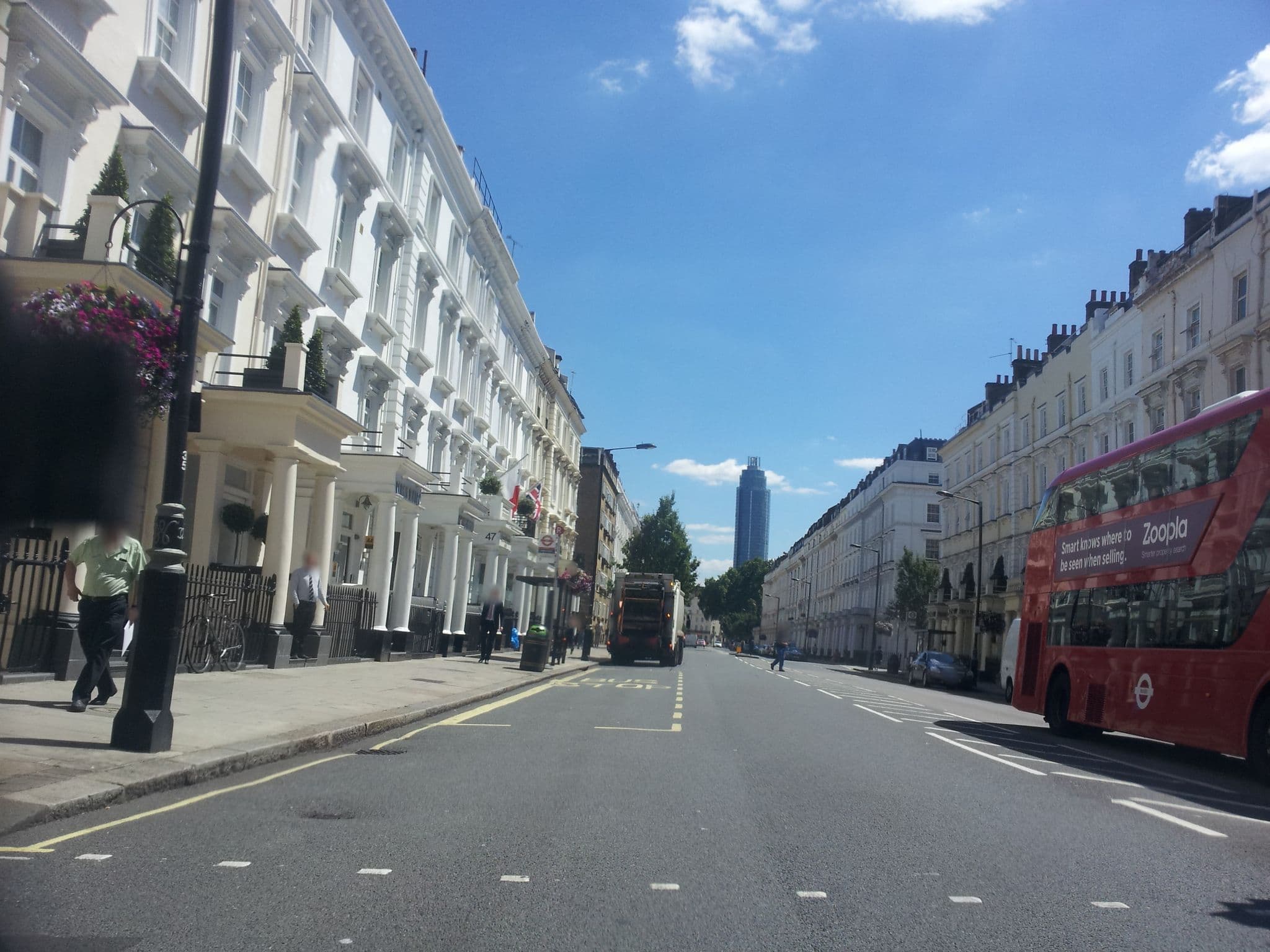 Street view near Comfort Inn London, Pimlico — © paulbiv (CC BY-SA · Mapillary)