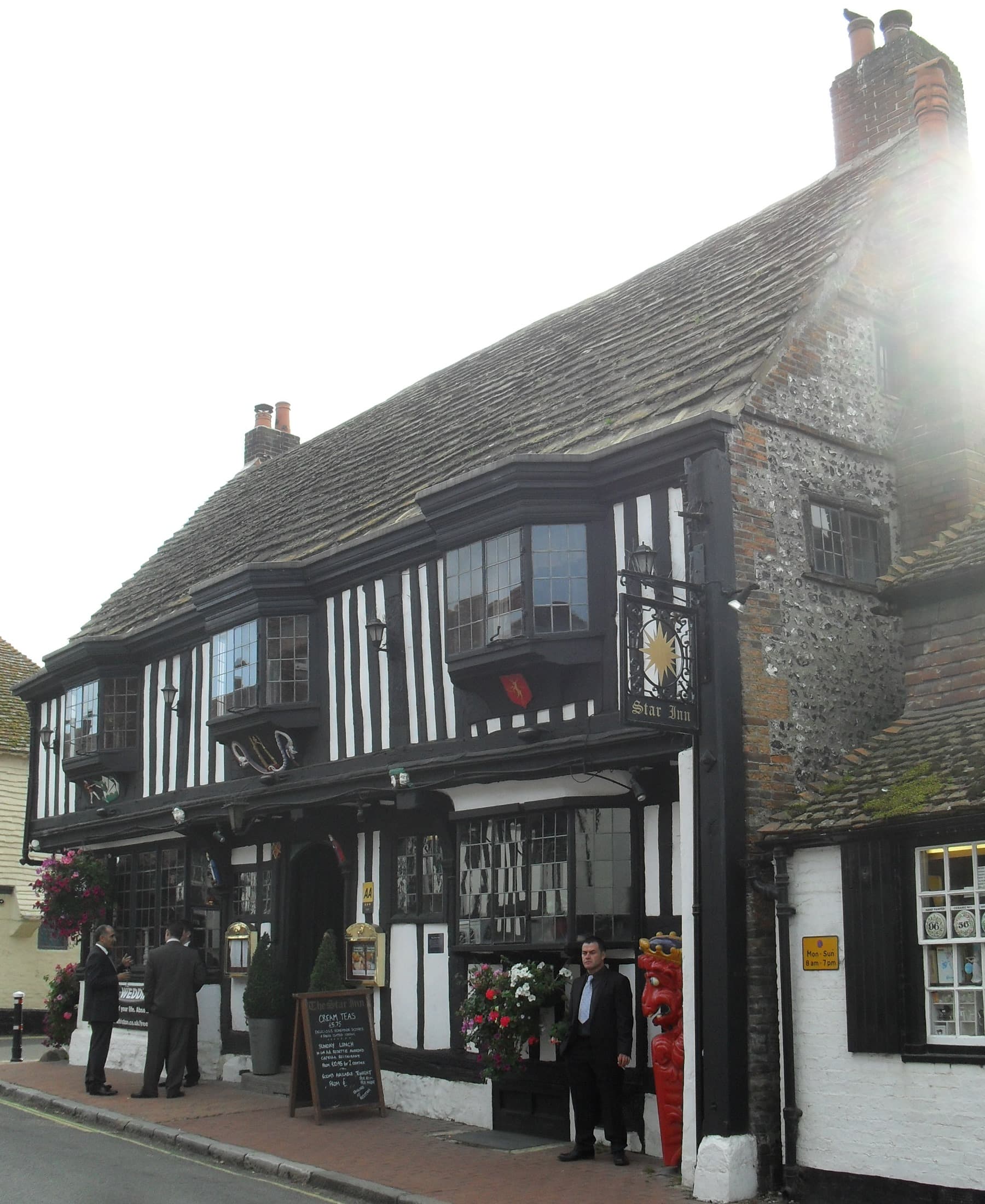 Star Inn (via Wikimedia Commons, CC BY-SA 3.0)