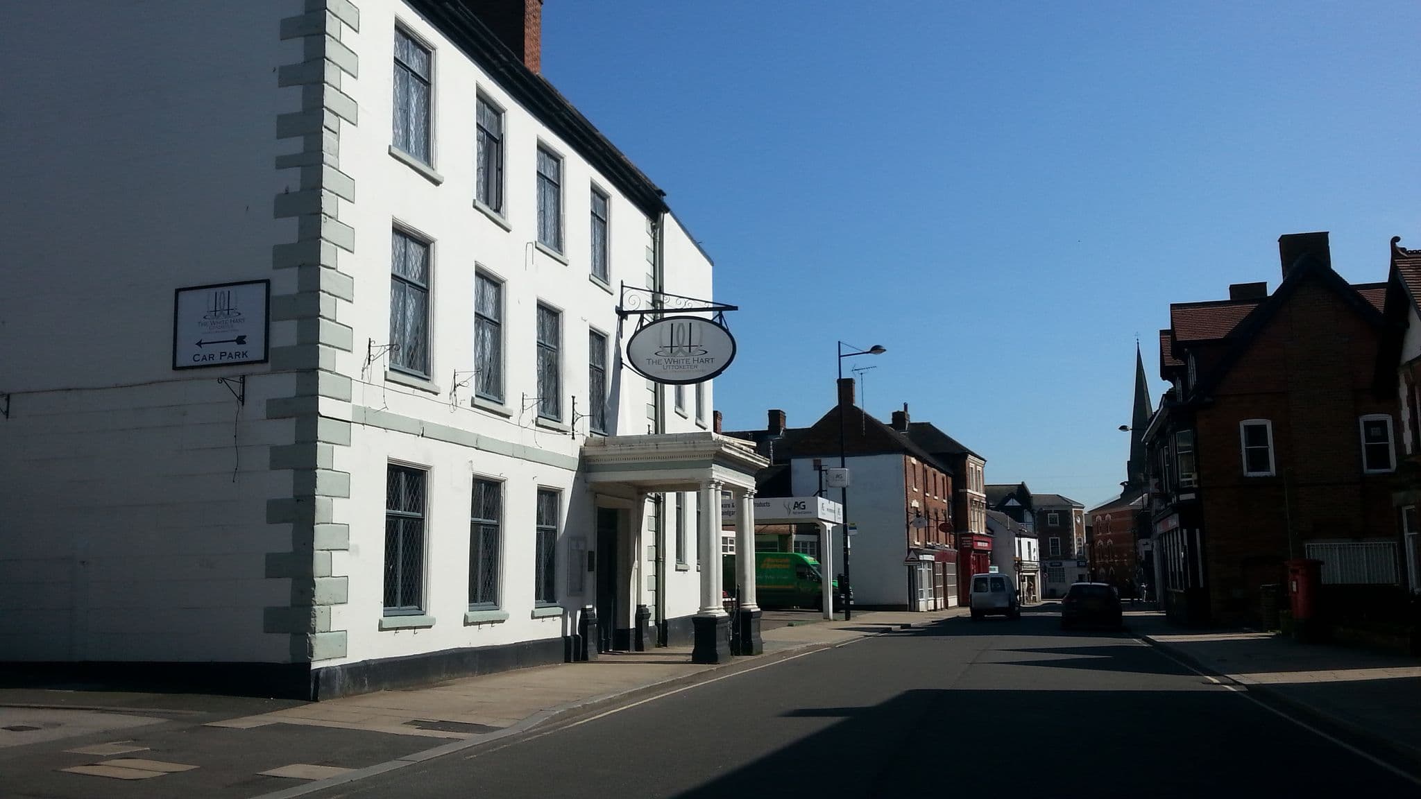 Street view near The Hart at Uttoxeter, Uttoxeter — © adam2 (CC BY-SA · Mapillary)