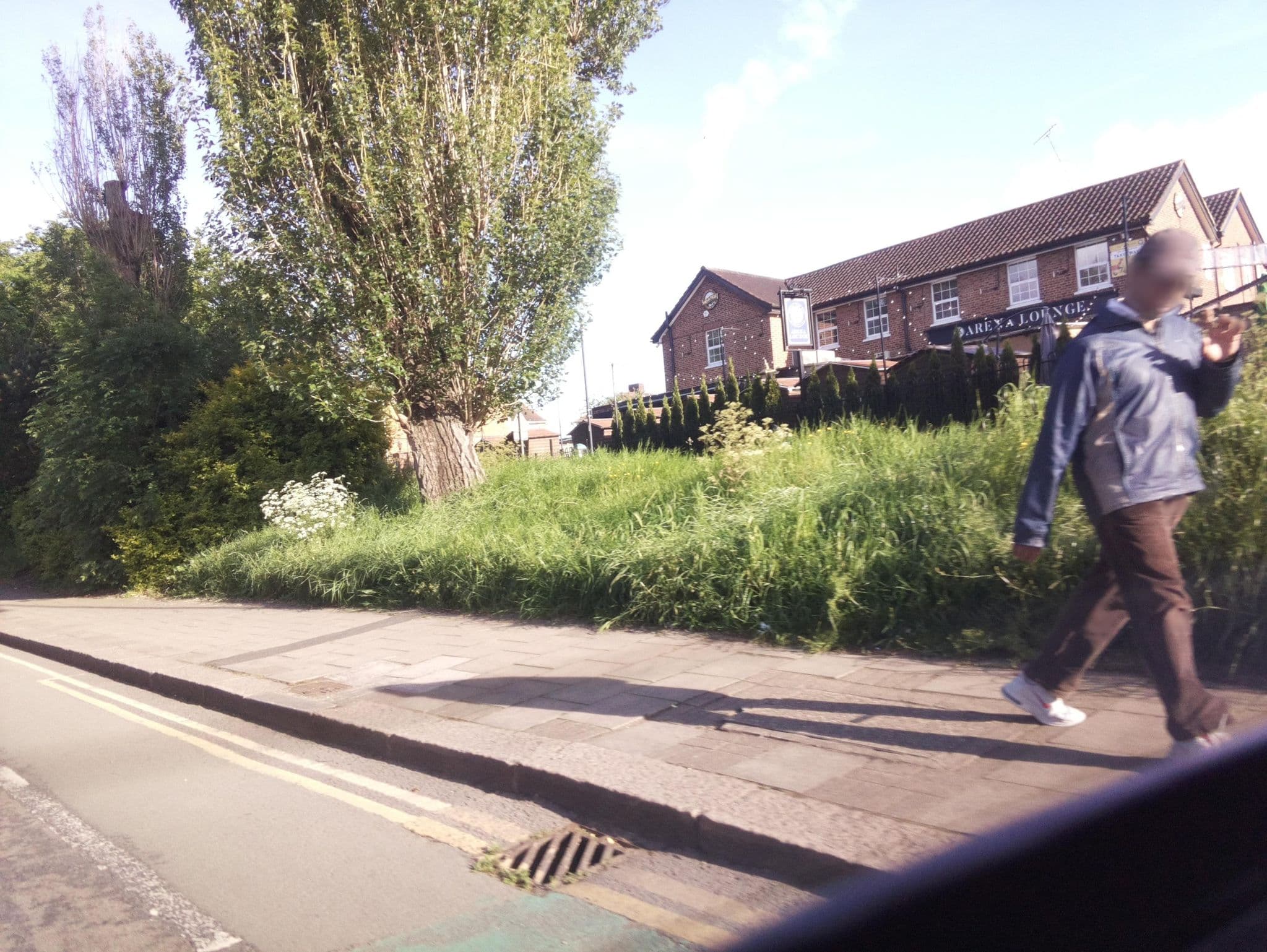 Street view near The Fusilier, Brent — © southglos (CC BY-SA · Mapillary)
