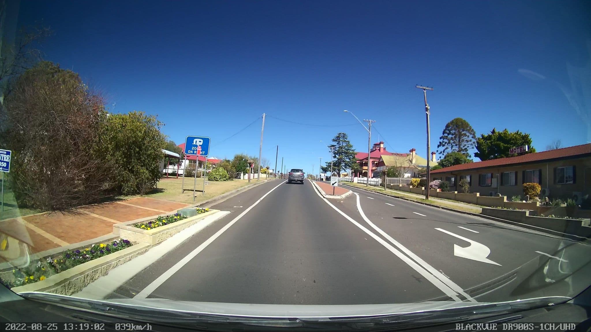 Street view near Settlers Motor Inn, Tenterfield — © bob3bob3 (CC BY-SA · Mapillary)