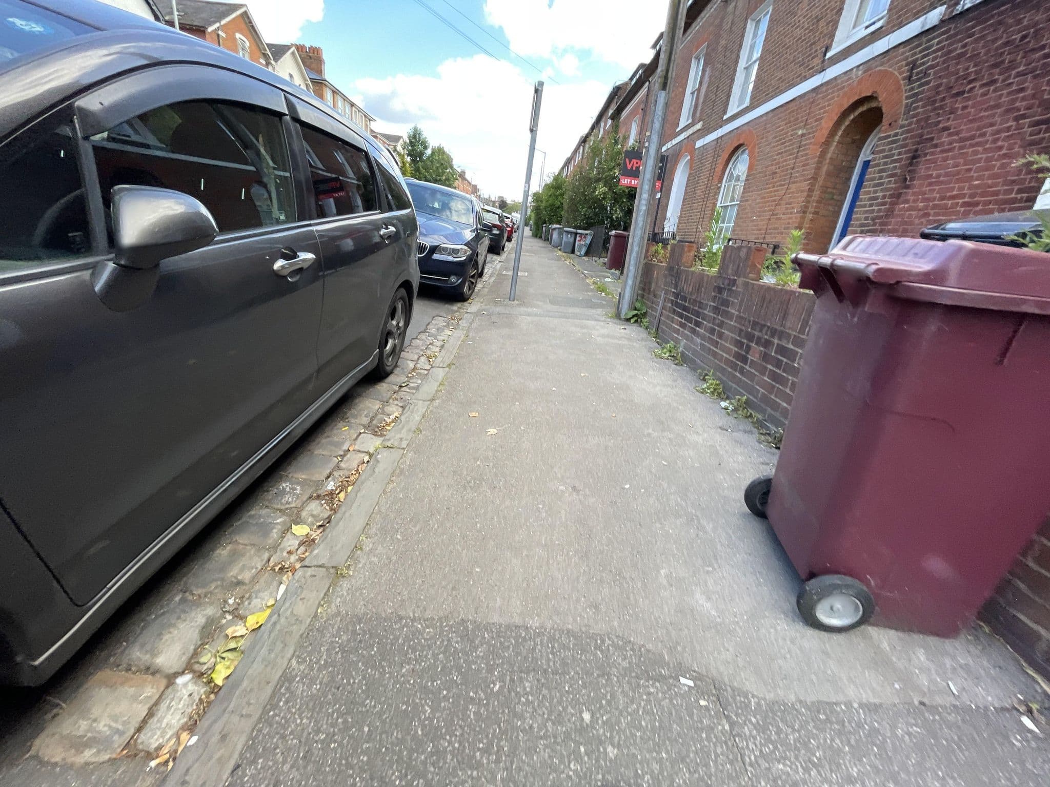 Street view near Bow Guest House, Reading — © 4004 (CC BY-SA · Mapillary)