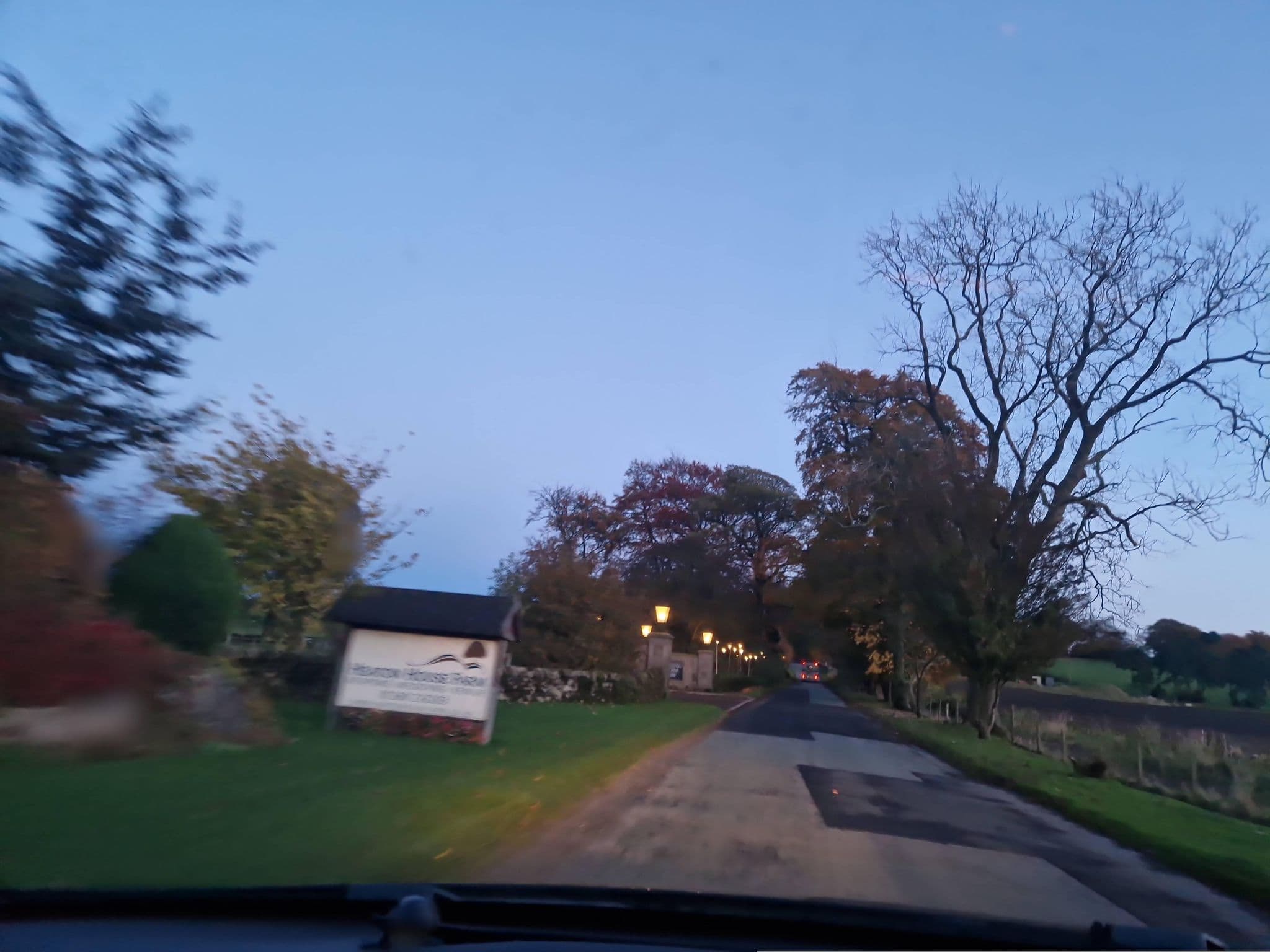Street view near Heaton House Farm, Leek — © edloach (CC BY-SA · Mapillary)