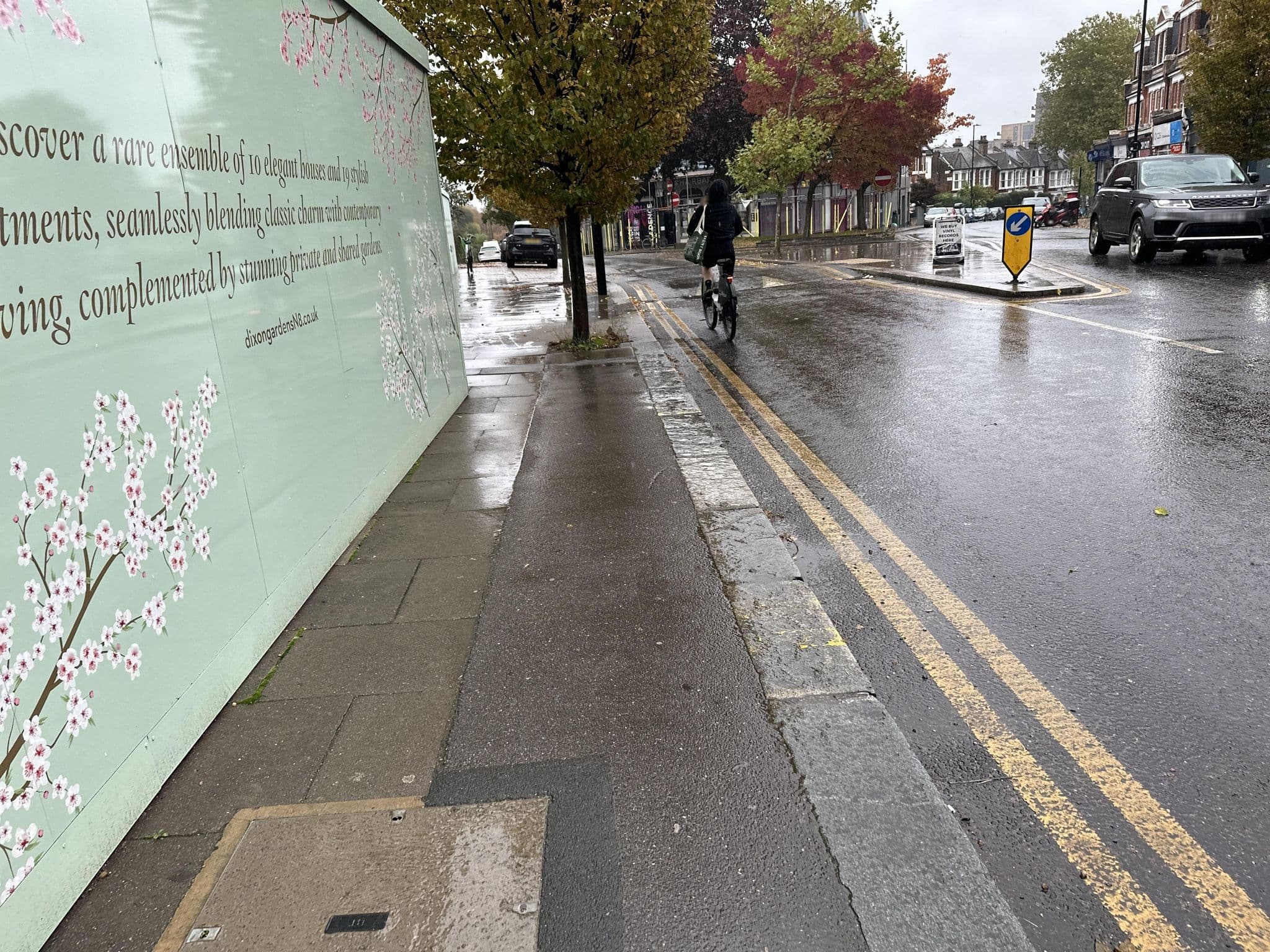 Street view near White Lodge Hotel, Hornsey — © asturksever (CC BY-SA · Mapillary)