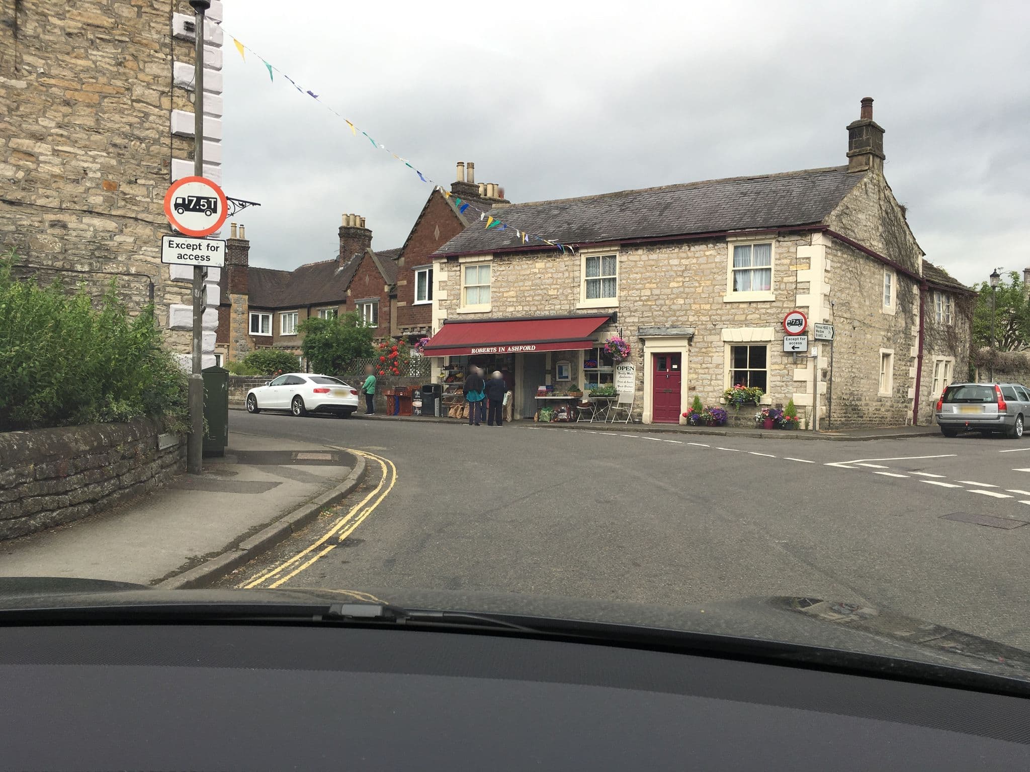 Street view near The Ashford Arms, Bakewell — © julianlb (CC BY-SA · Mapillary)
