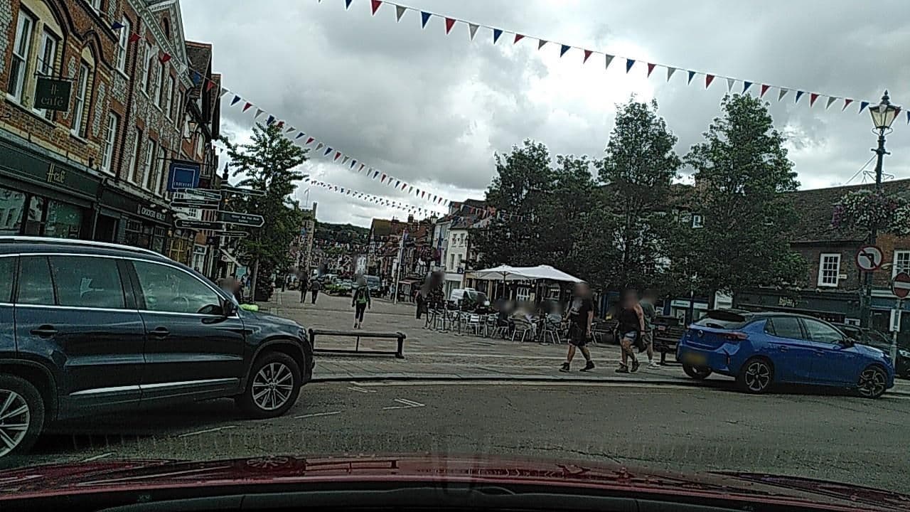 Street view near Milsoms Hotel, Henley-on-Thames — © kravietz (CC BY-SA · Mapillary)