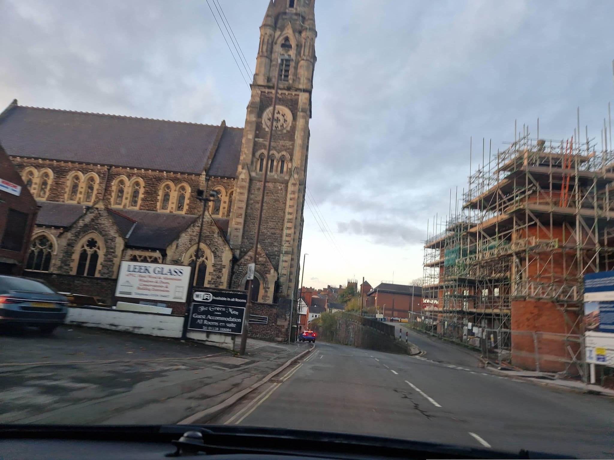 Street view near The Green Man Motel, Leek — © edloach (CC BY-SA · Mapillary)