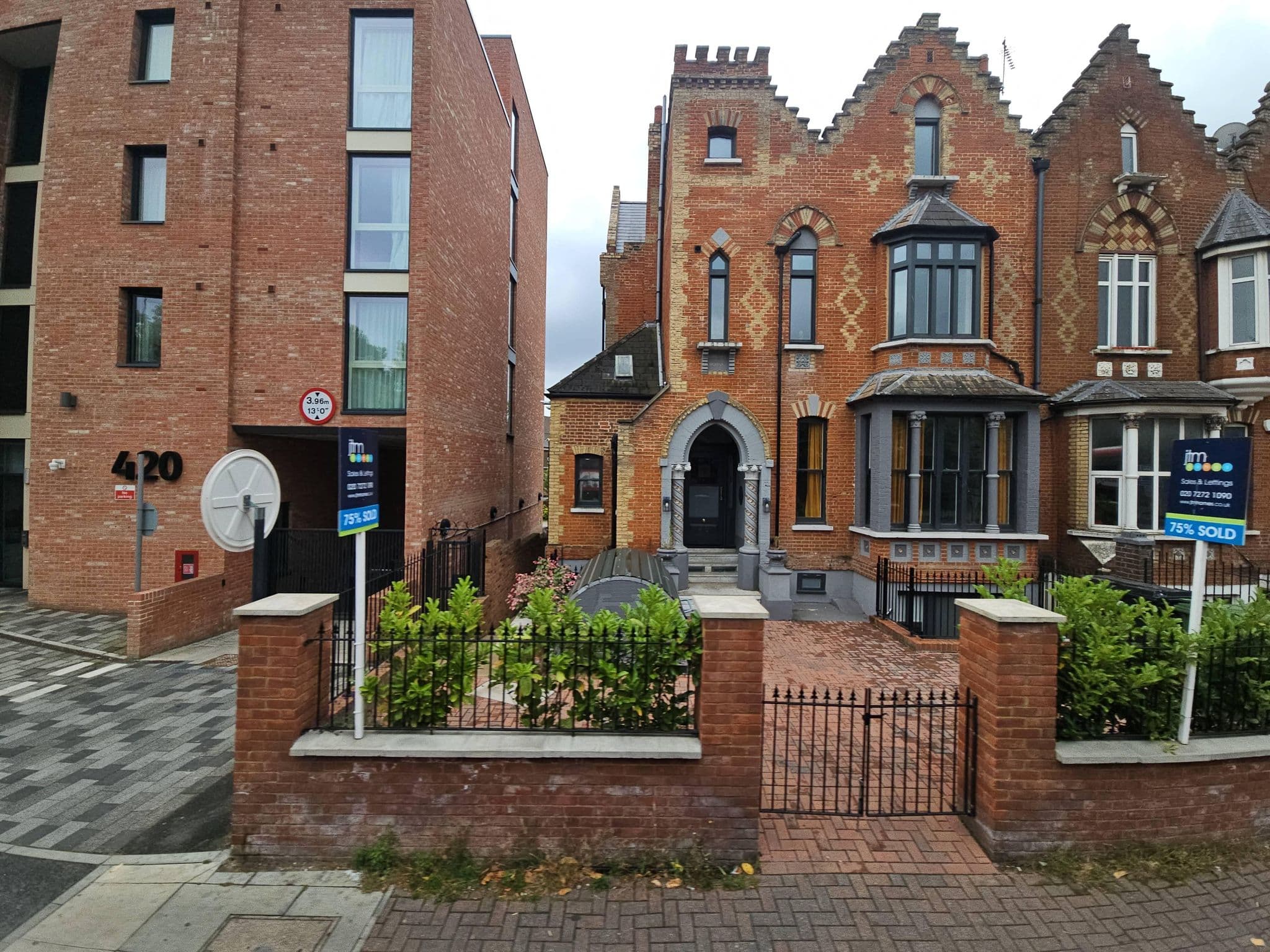 Street view near Cloudesley House, Stroud Green — © pbb (CC BY-SA · Mapillary)