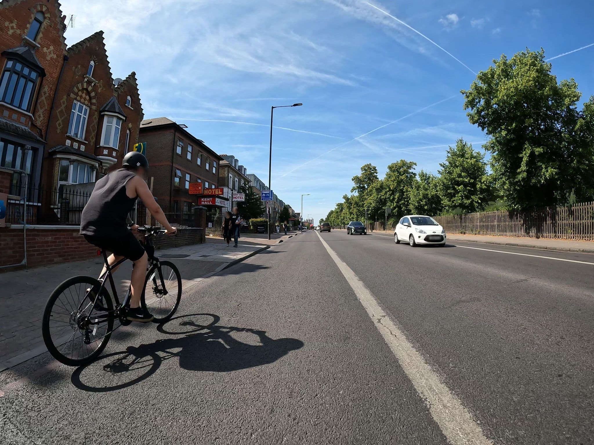 Street view near Kent Hall, Stroud Green — © erias (CC BY-SA · Mapillary)