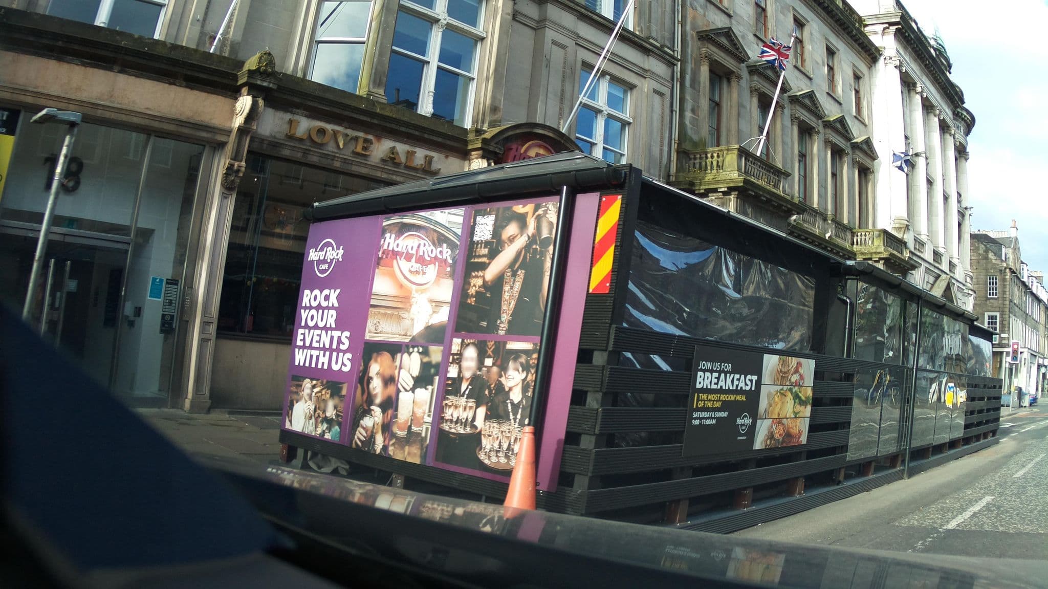 Street view near Le Monde, Edinburgh