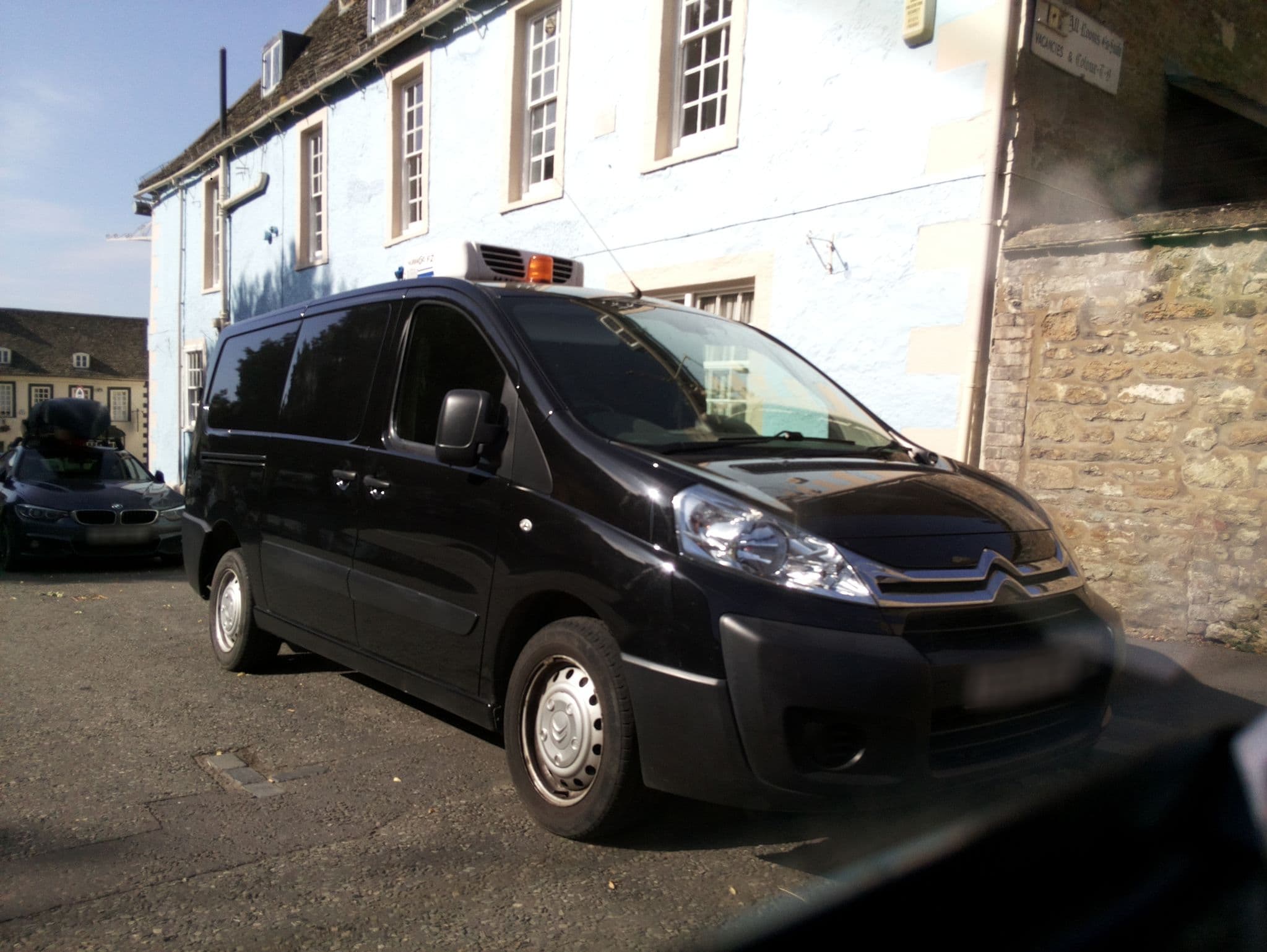 Street view near The Old Crown Coaching Inn, Faringdon — © southglos (CC BY-SA · Mapillary)