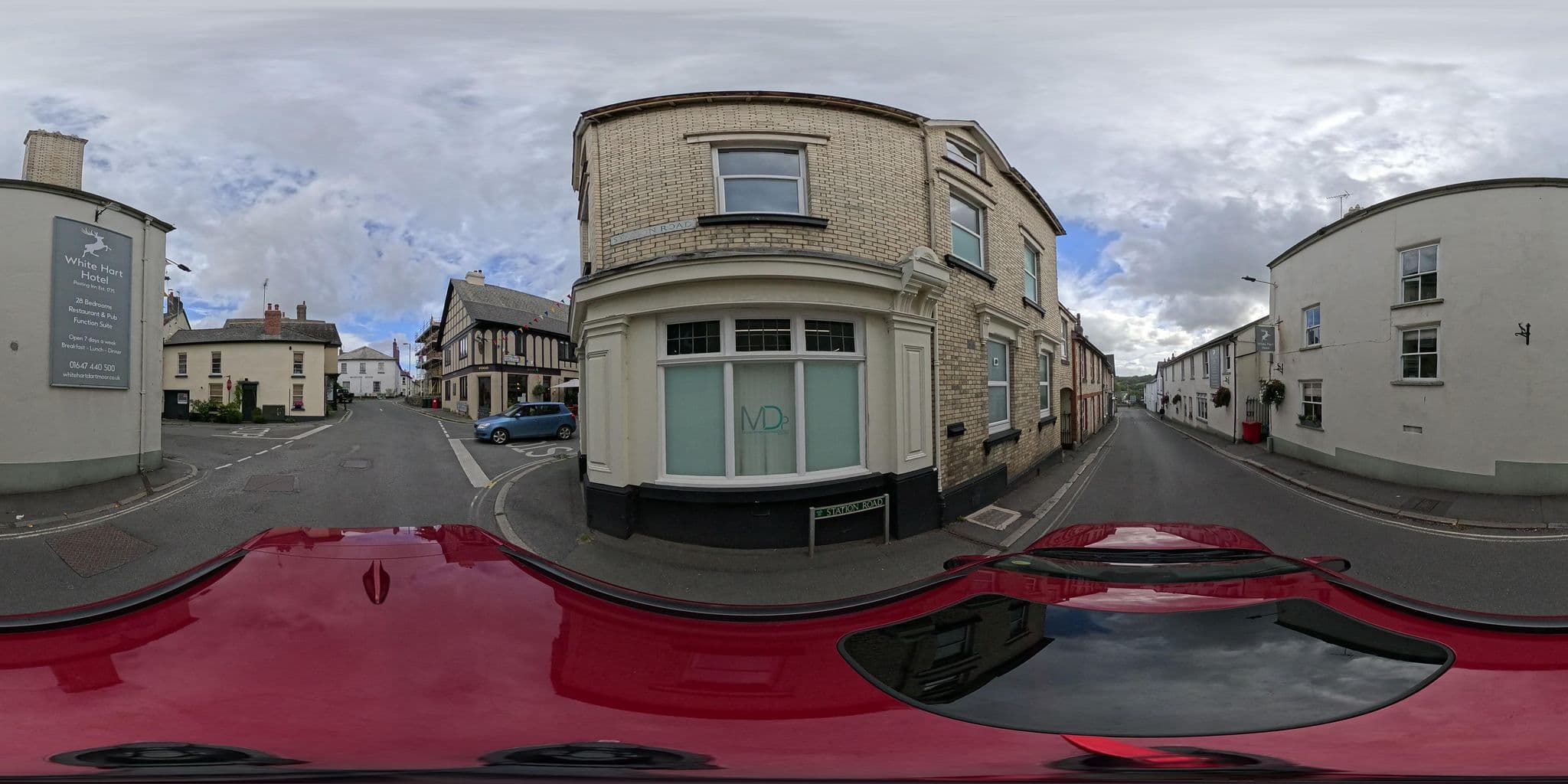 Street view near The White Hart Hotel, Moretonhampstead — © southglos (CC BY-SA · Mapillary)