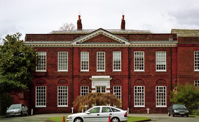 Baylis House (via Wikimedia Commons, CC BY-SA 2.0)