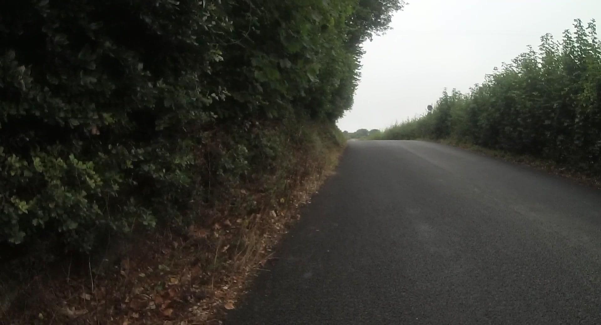 Street view near Frenchmans Cove, Totland — © jpennycook (CC BY-SA · Mapillary)