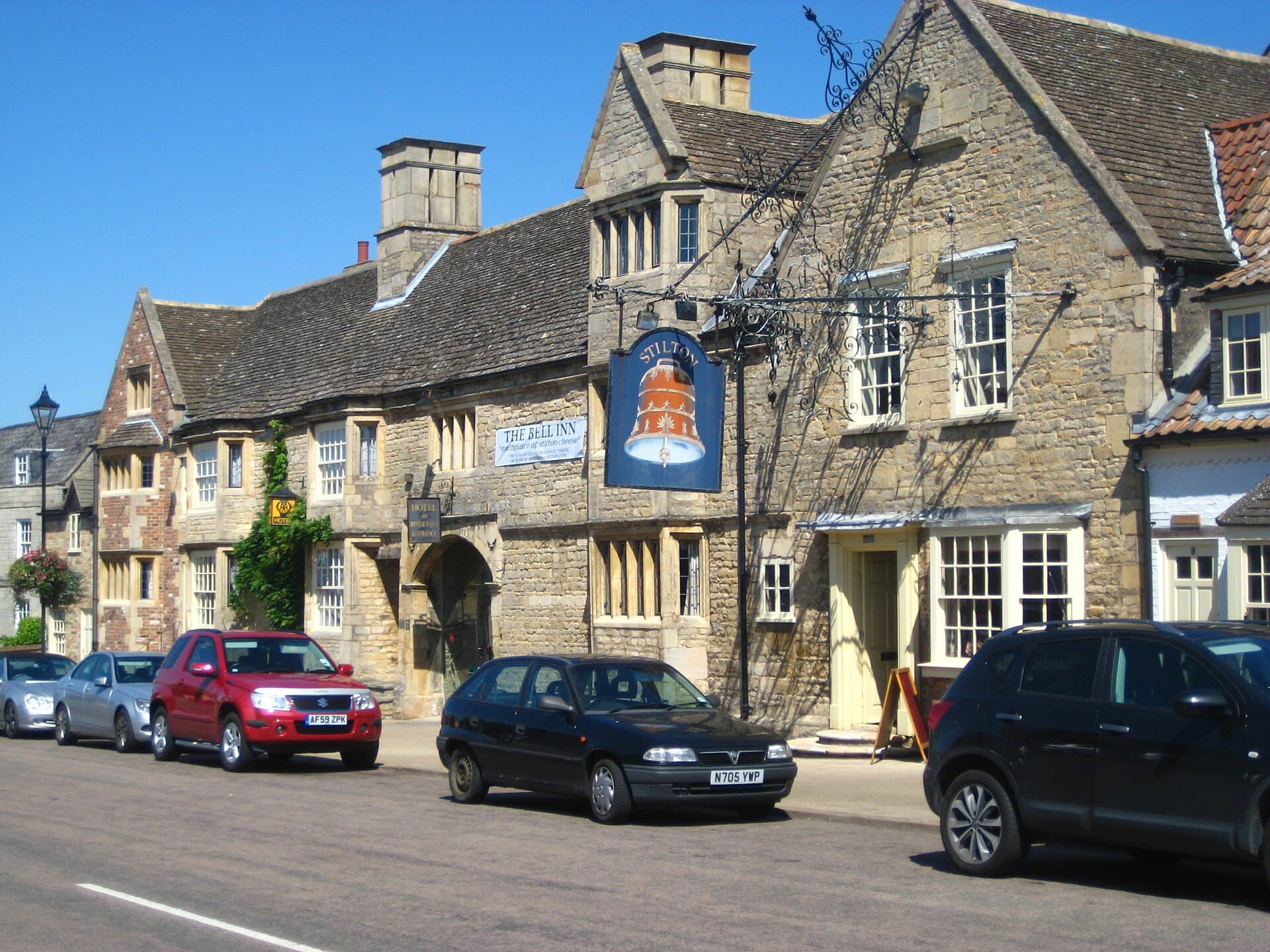 The Bell Inn (via Wikimedia Commons, CC BY-SA 4.0)